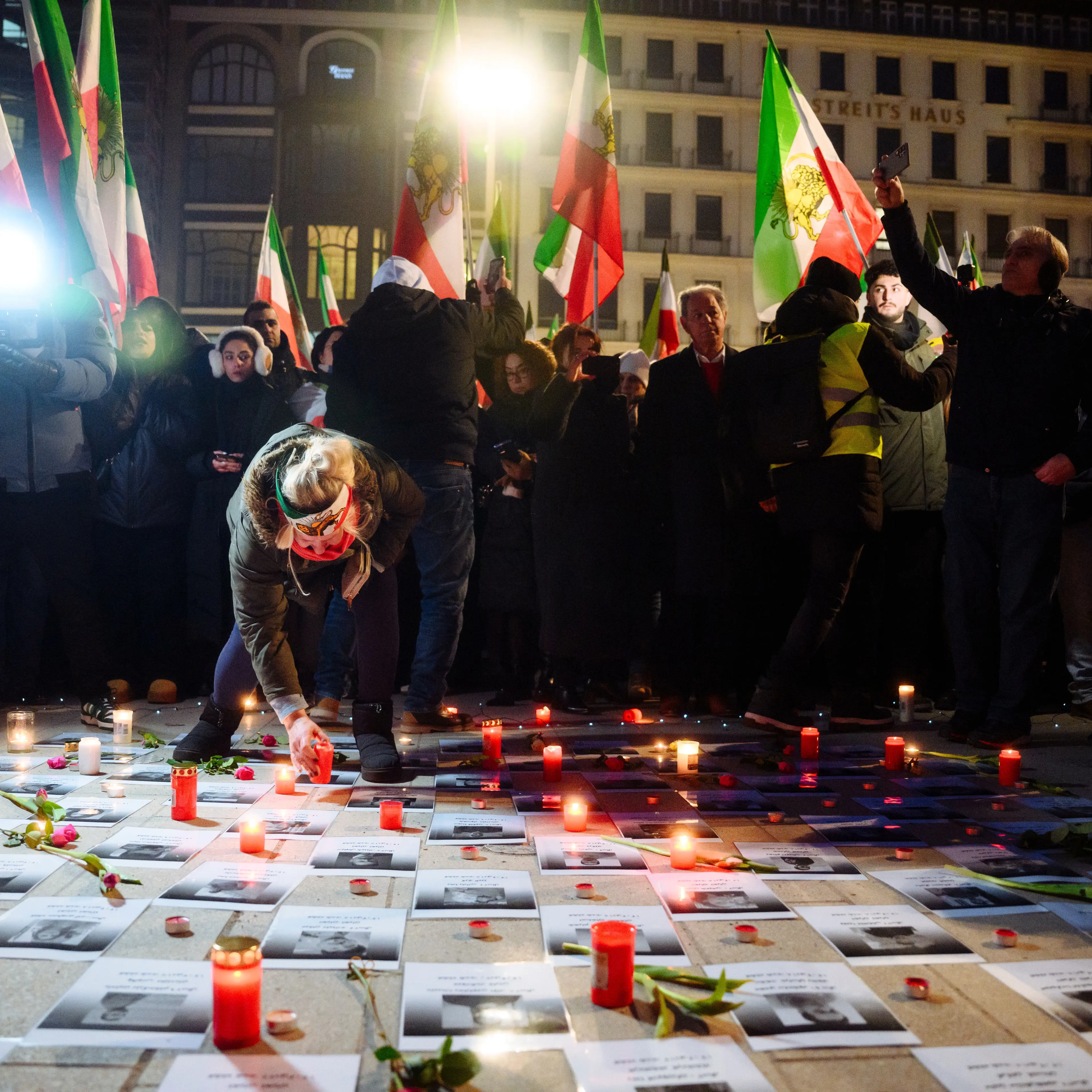 Chain of lights against the Iranian government