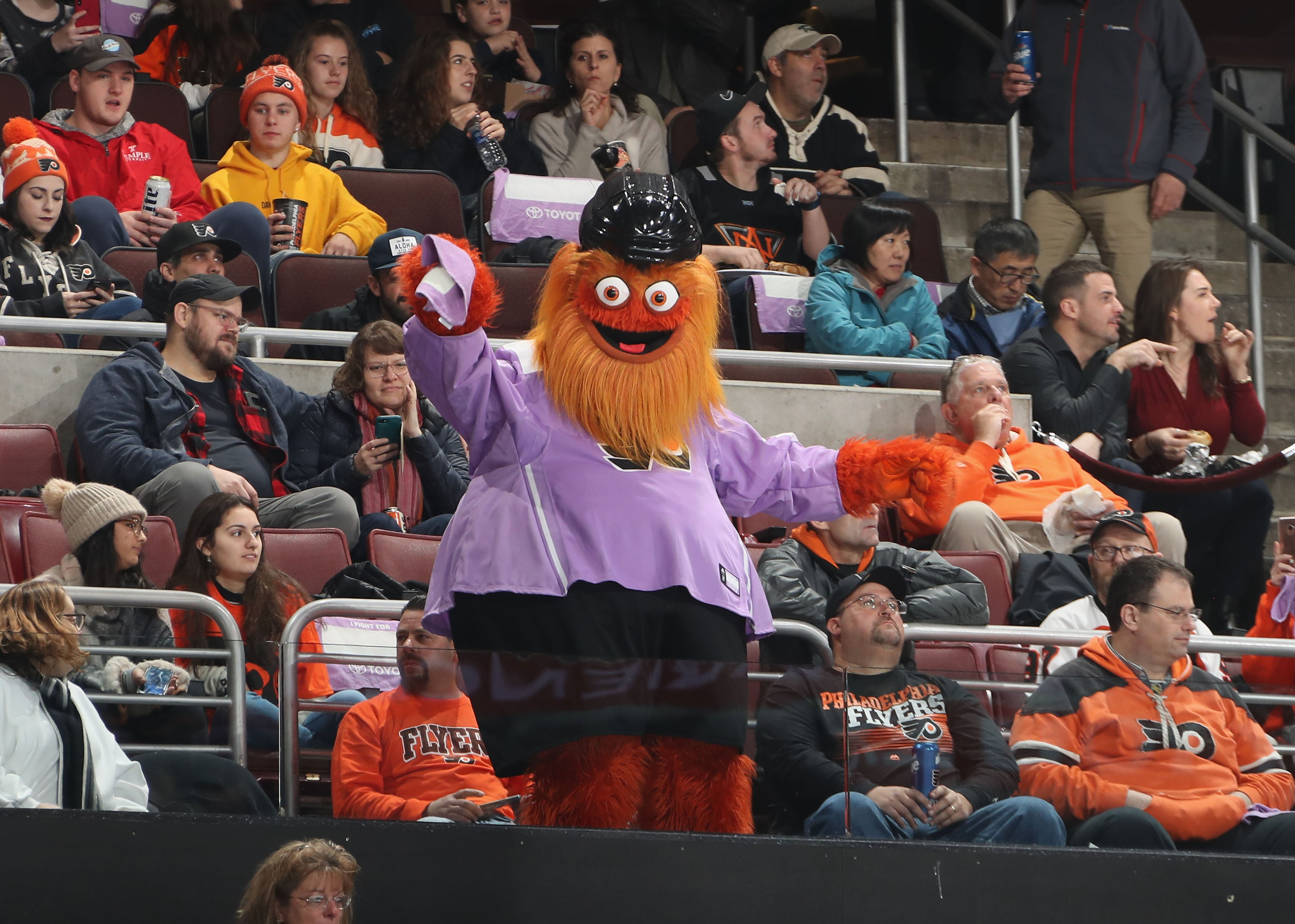 Gritty fights Santa