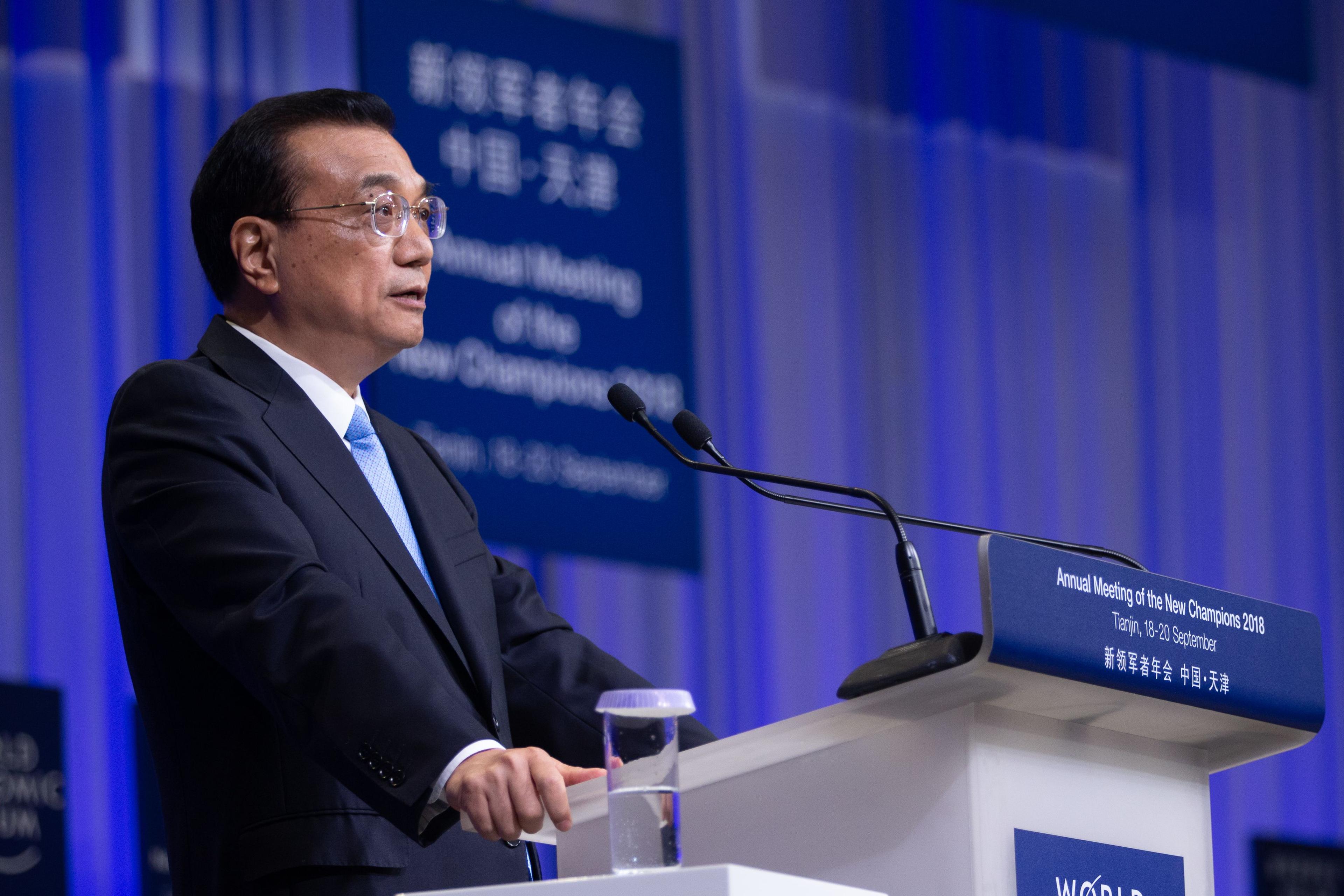 Chinese Premier Li Keqiang delivers a speech