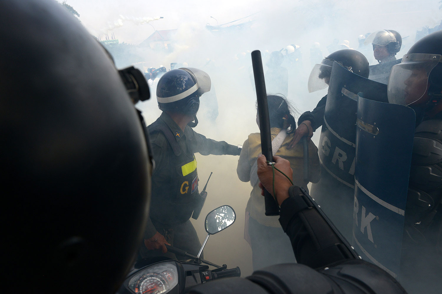 Cambodian military police clash with protesters during a protest in Phnom Penh on Jan. 27, 2014