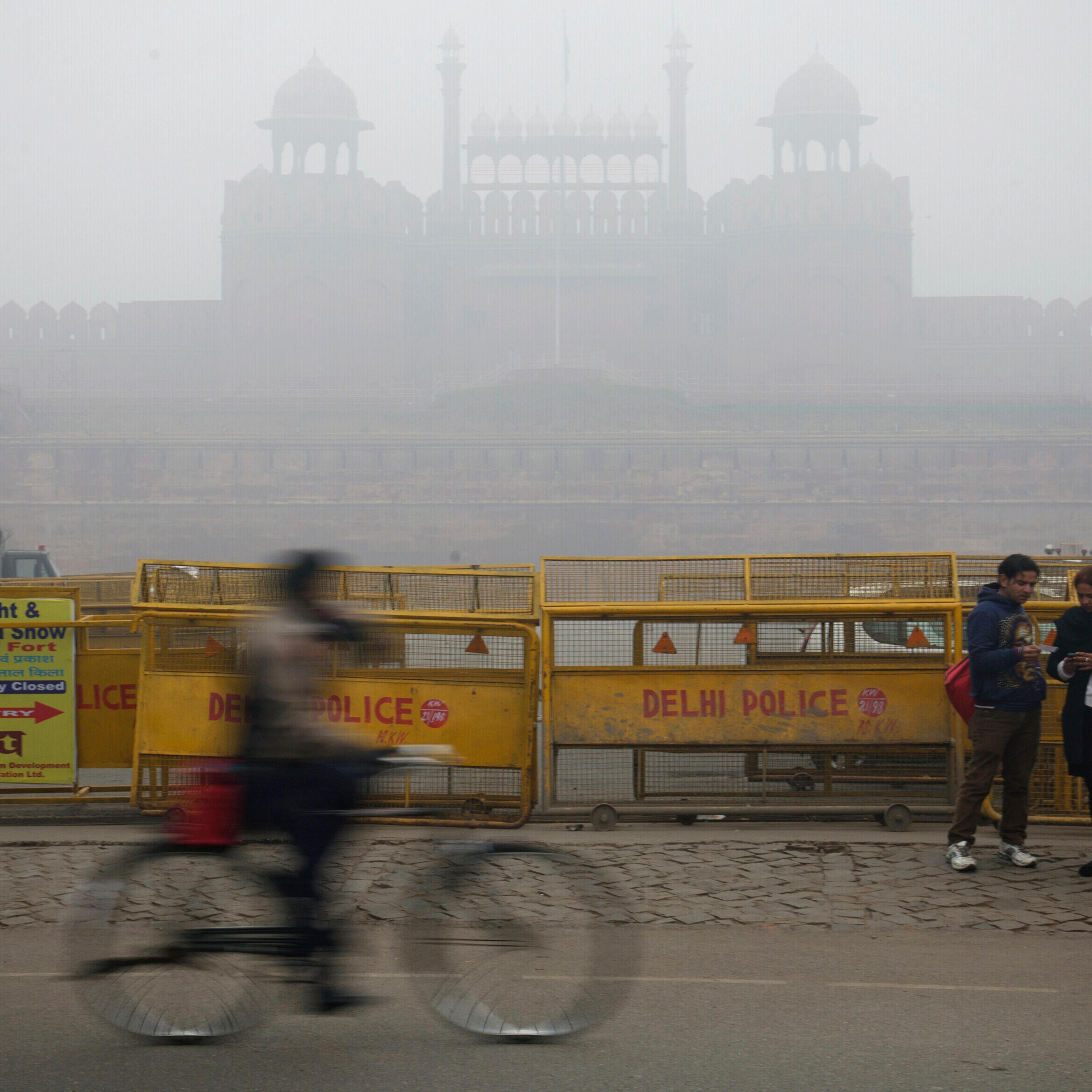 The Red Fort is covered by haze mainly caused by air pollution in Delhi, India on January 20, 2014. Air pollution in India exceeds that of China as diesel fuel subsidies encourage ownership of polluting vehicles. (Kuni Takahashi/Bloomberg)