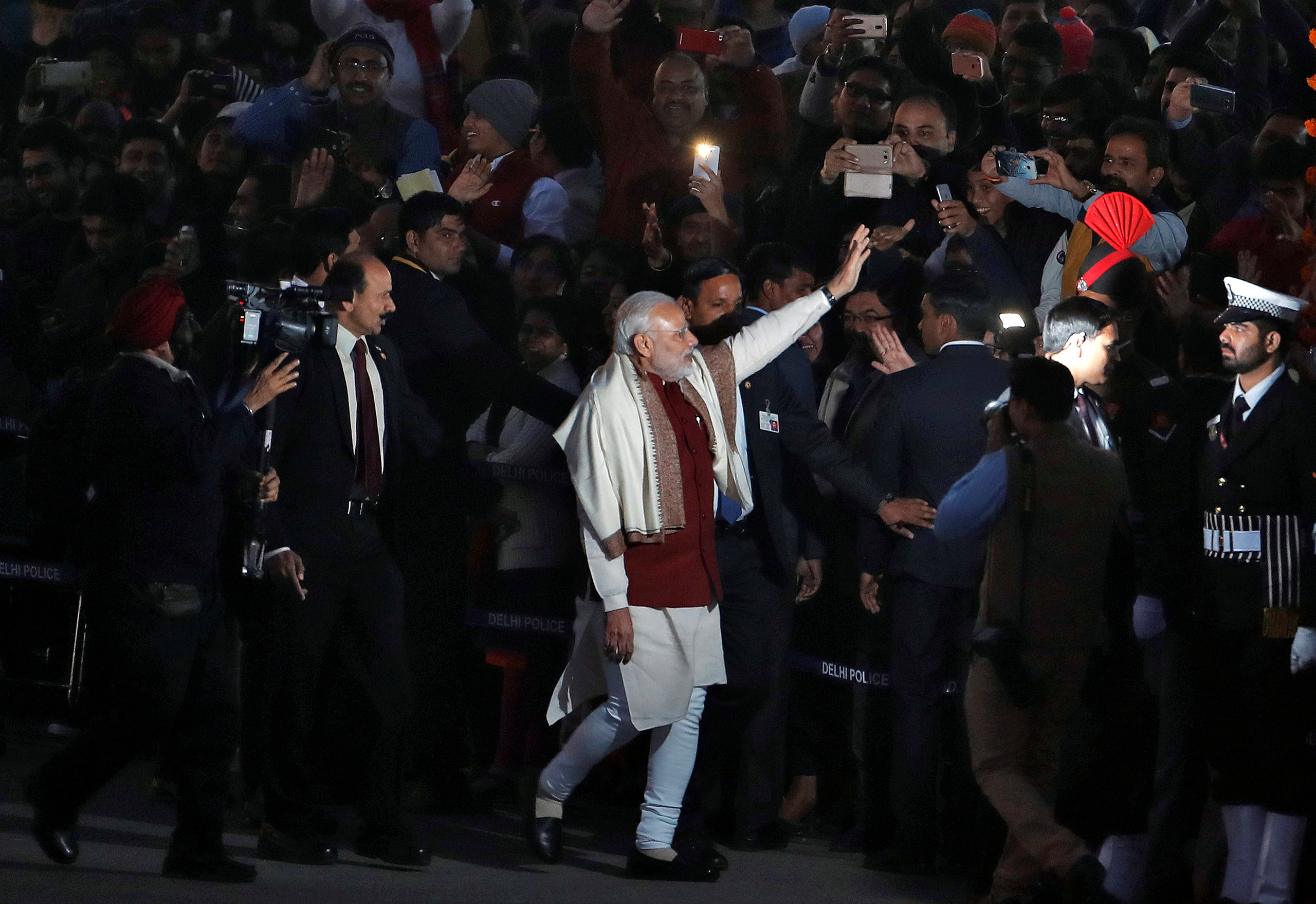 India's Prime Minister Narendra Modi (C) waves as he leaves the Beating the Retreat ceremony in New Delhi, India, January 29, 2017. REUTERS/Cathal McNaughton - RTSXWJW