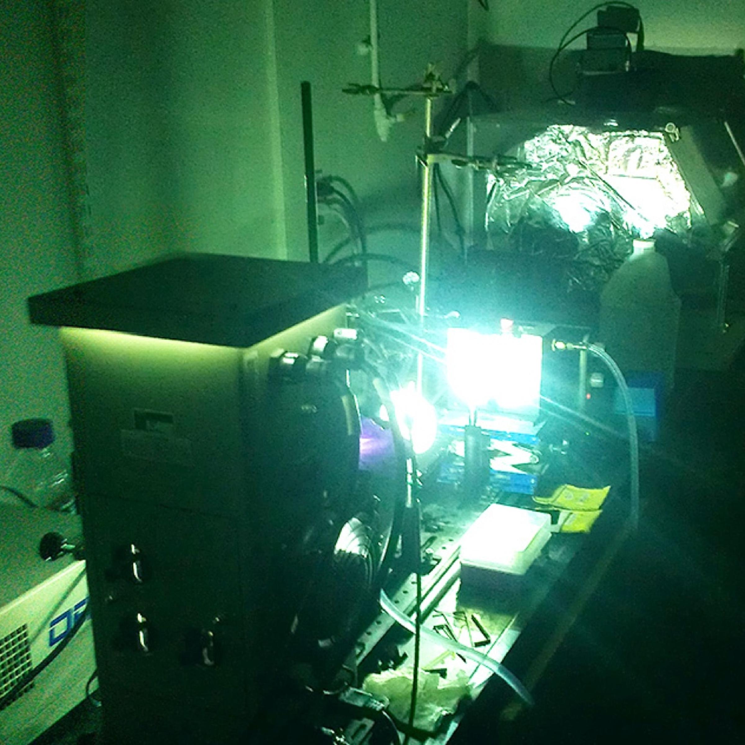 A powerful arc lamp is used to simulate sunlight on a sample of photoswitchable molecules, driving structural changes at the molecular level. A portion of the light's energy is stored with each structural change. The progress of these changes can be tracked by monitoring the molecules' optical properties.