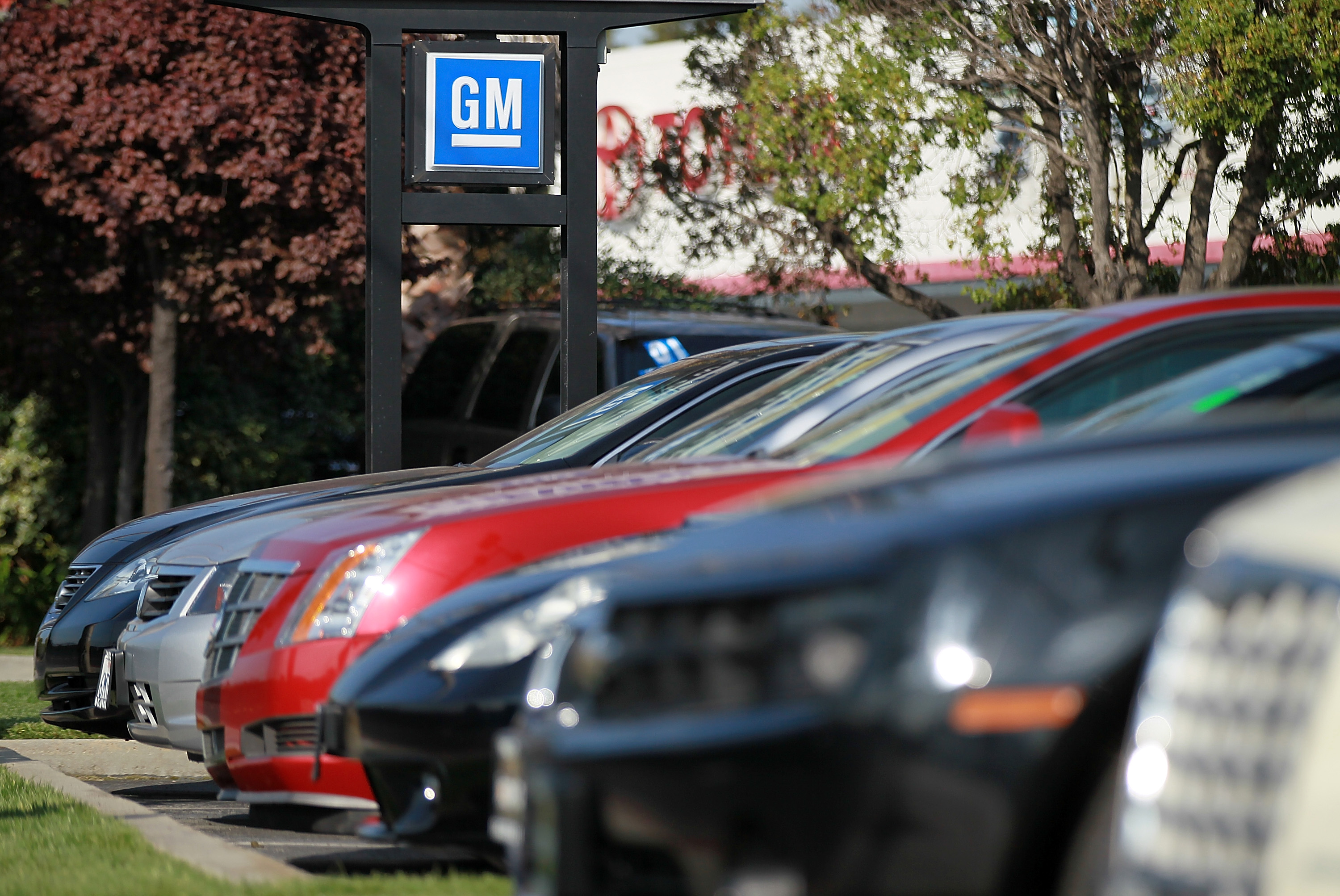 General Motors Quarterly Profits Drop 12 Percent