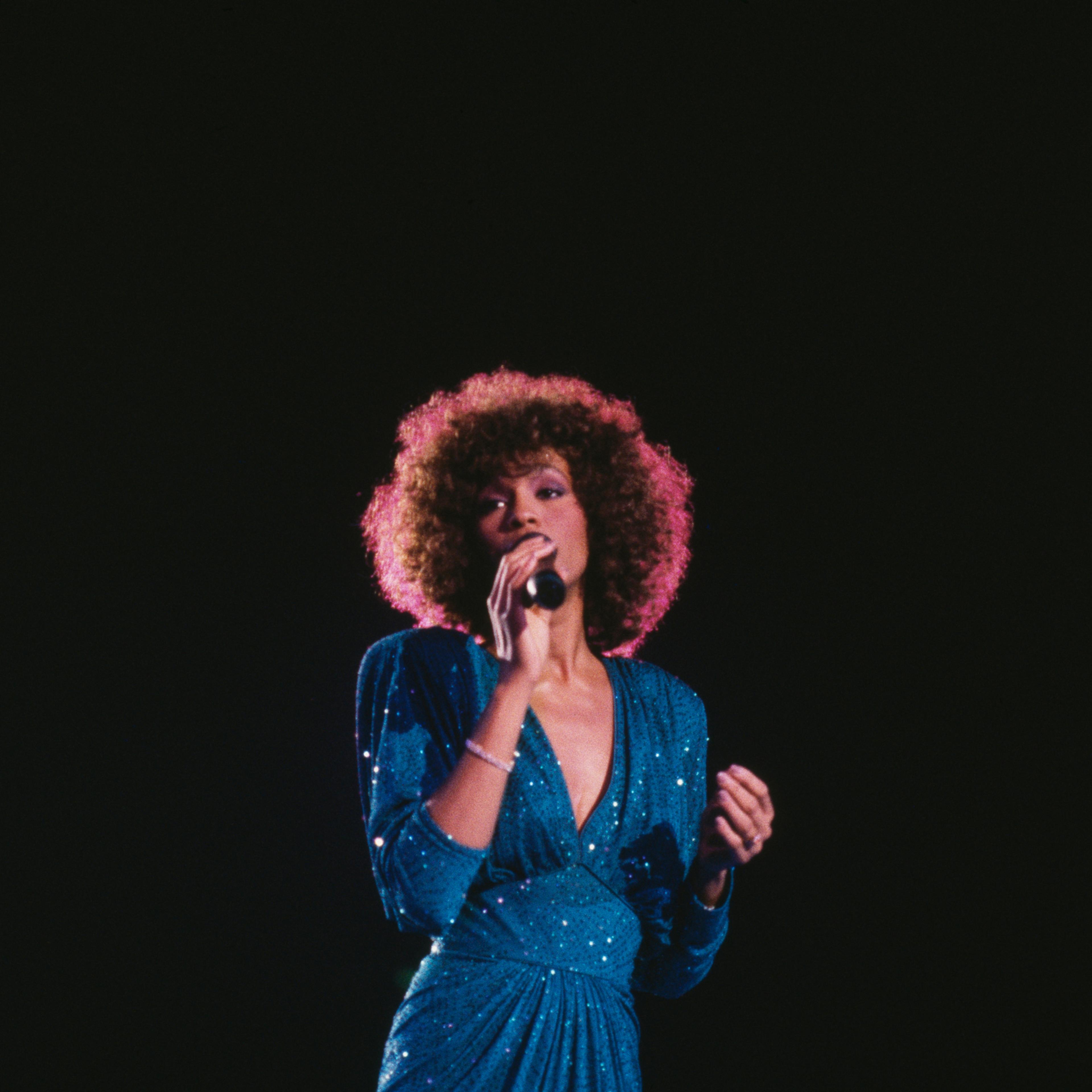 American singer Whitney Houston (1963 - 2012) in concert, circa 1986. (Photo by Dave Hogan/Getty Images)