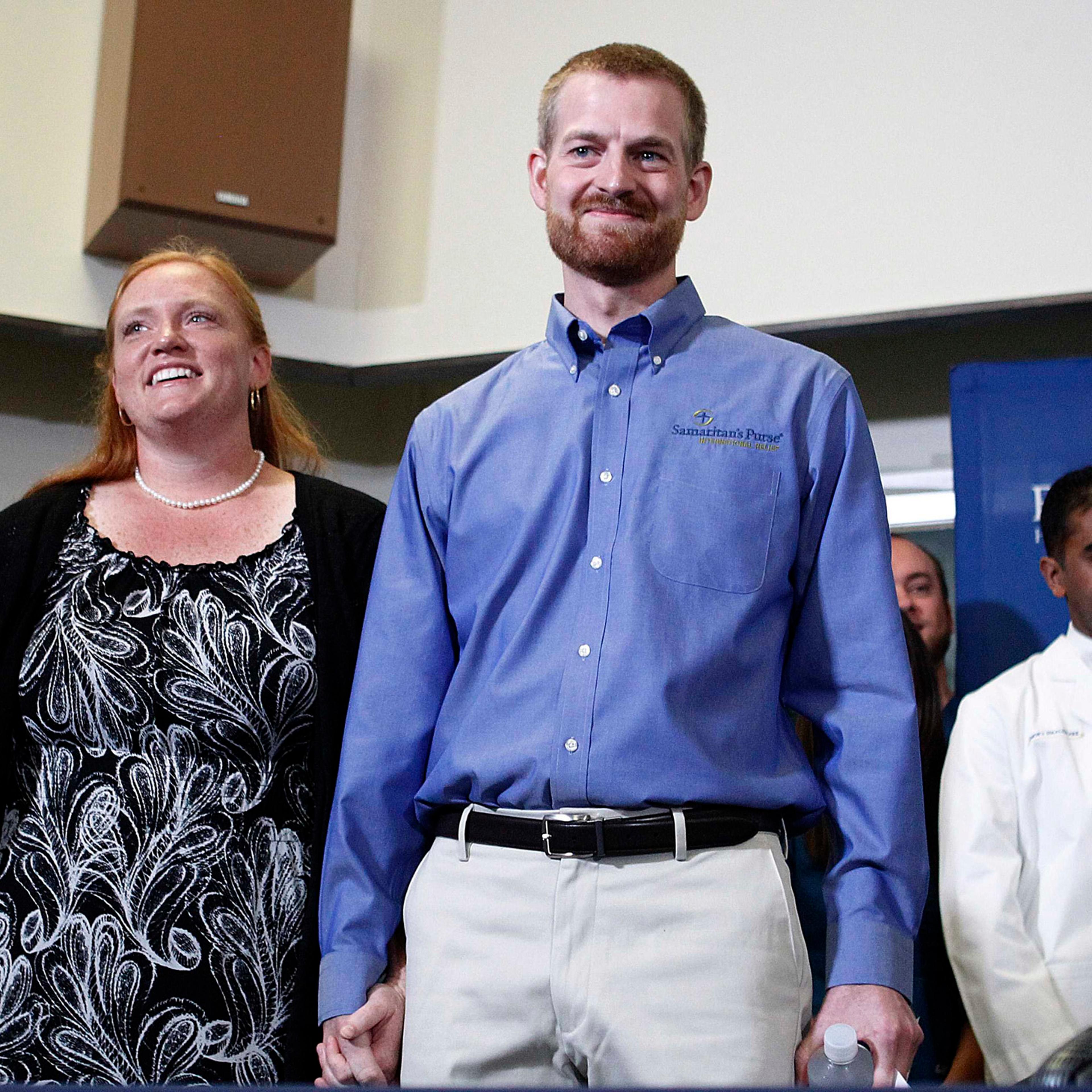 Kent Brantly, who contracted the deadly Ebola virus, stands with wife Amber during a press conference at Emory University Hospital in Atlanta, Aug. 21, 2014.