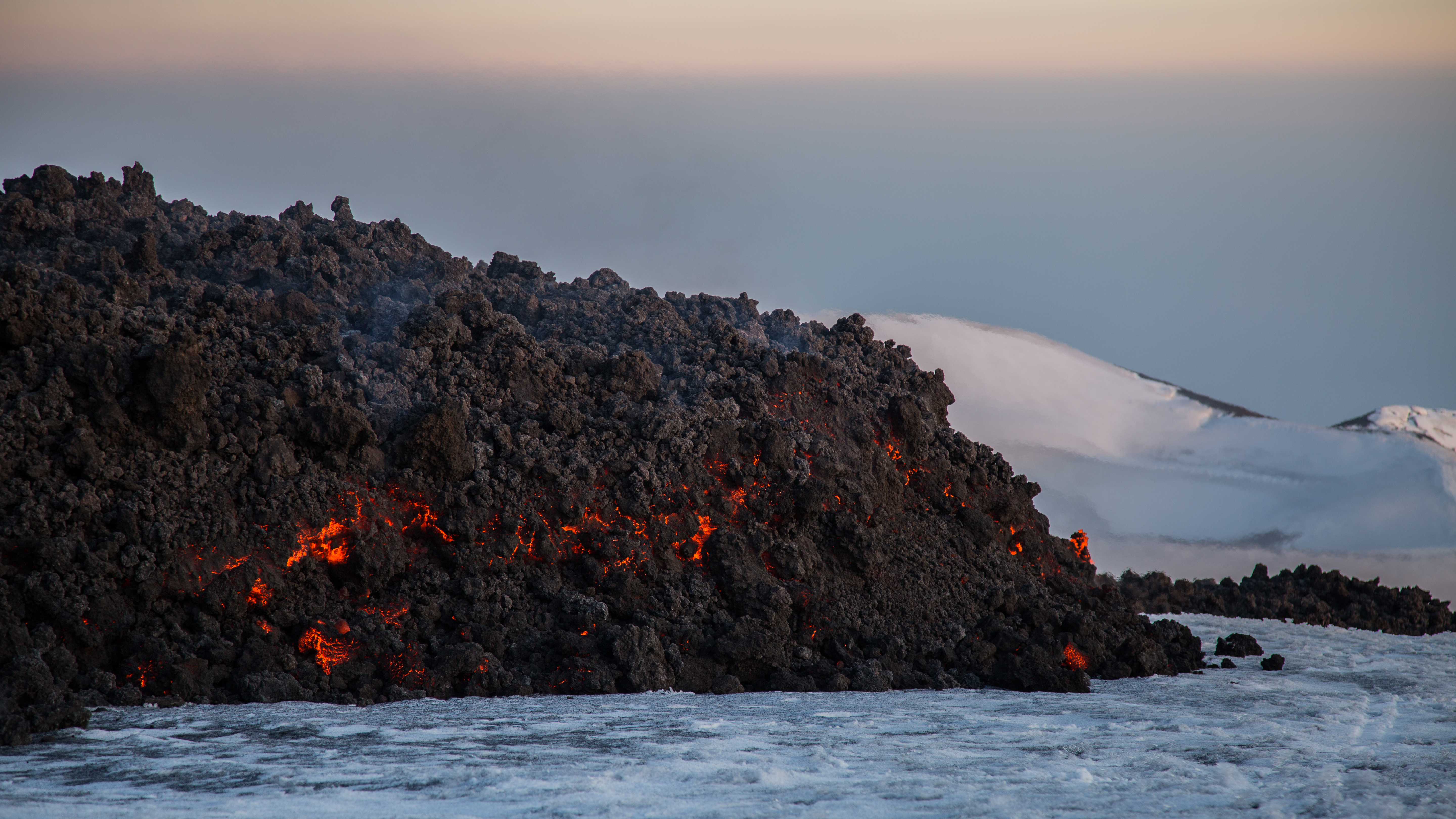 mount etna explosion volcano injuries
