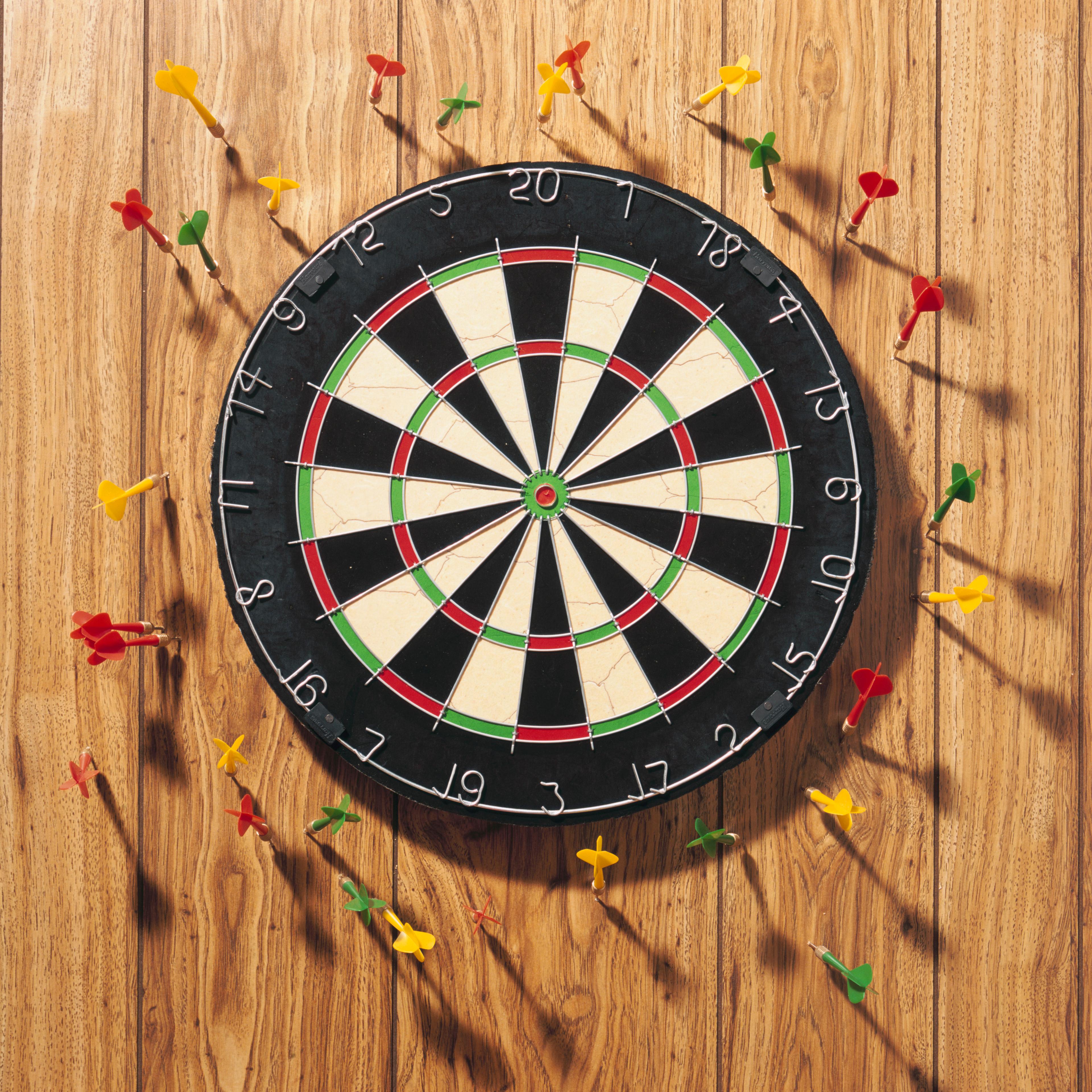 darts-around-dartboard