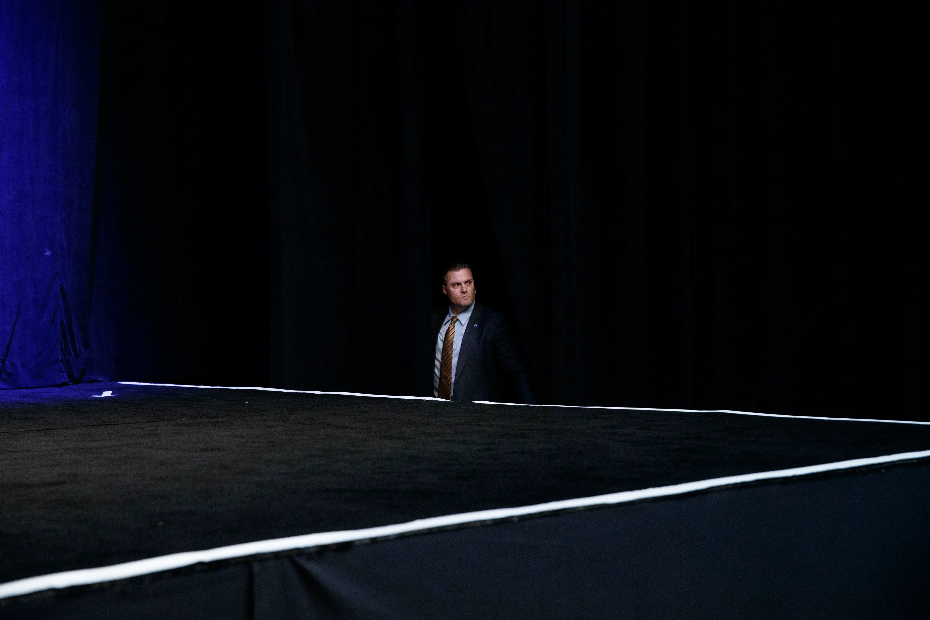 A Secret Service agent waits for the arrival of Republican presidential candidate Donald Trump to a campaign rally, Tuesday, Sept. 13, 2016, in Clive, Iowa.