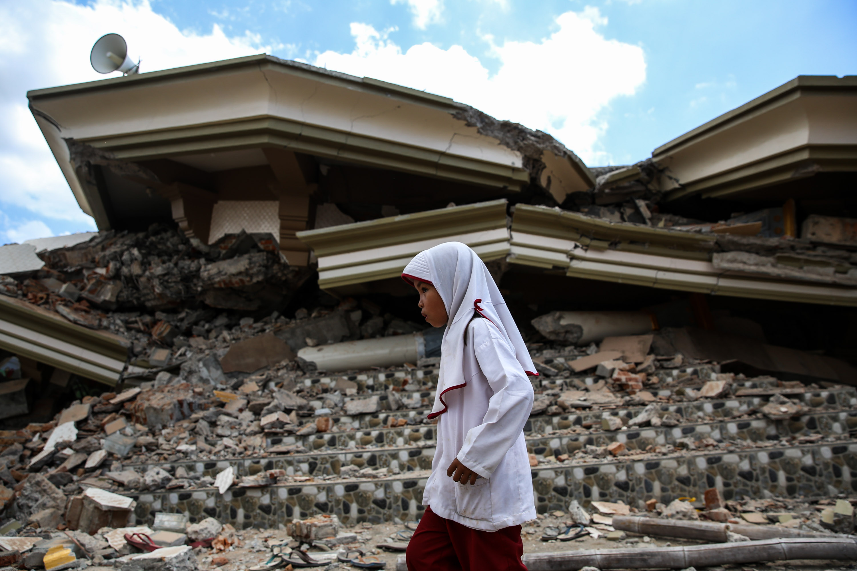 Powerful Earthquake Strikes Indonesia's Lombok Island