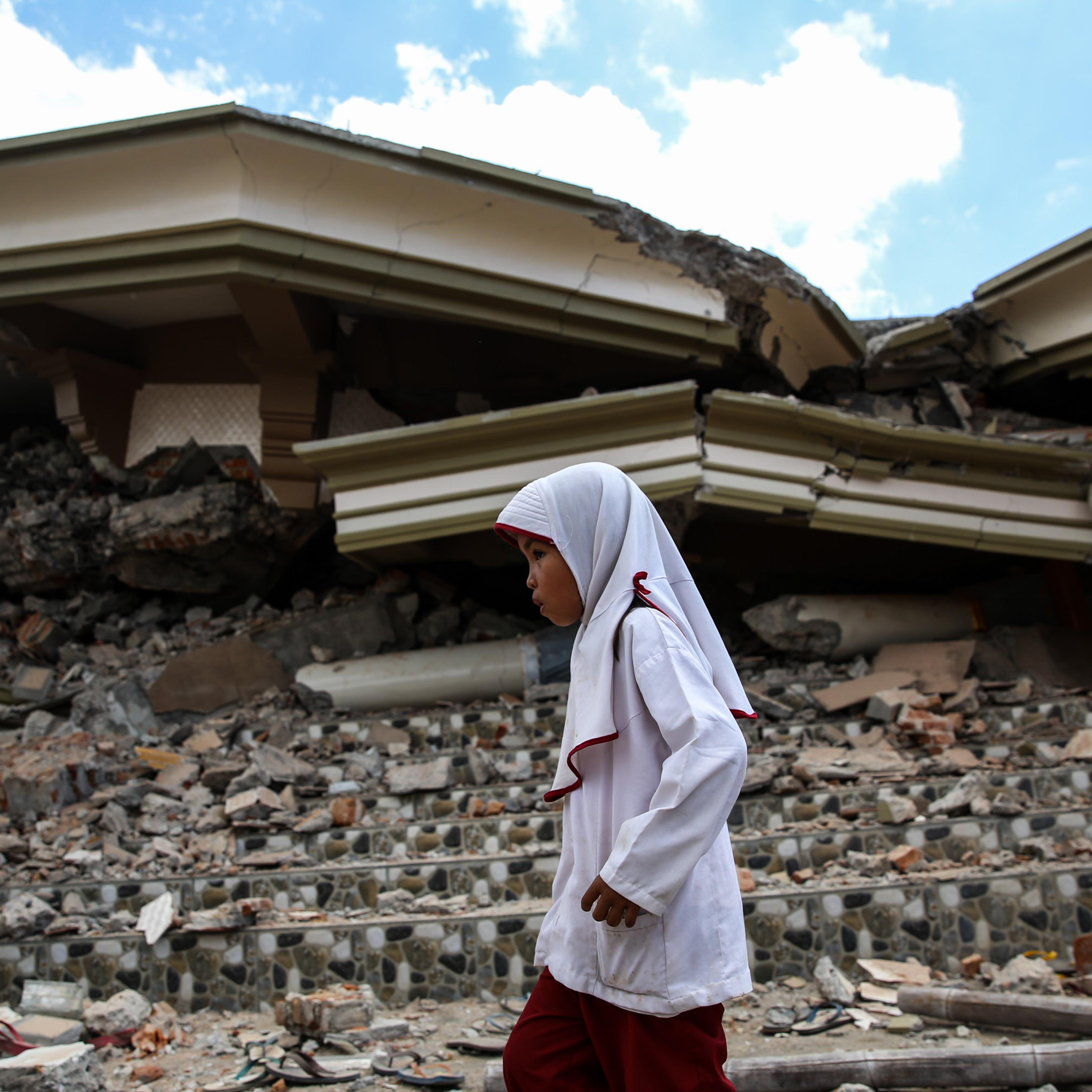 Powerful Earthquake Strikes Indonesia's Lombok Island