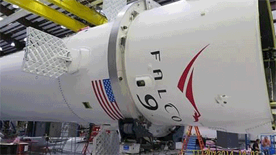 Know Right Now: Elon Musk shows off rockets on Twitter