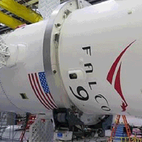 Know Right Now: Elon Musk shows off rockets on Twitter