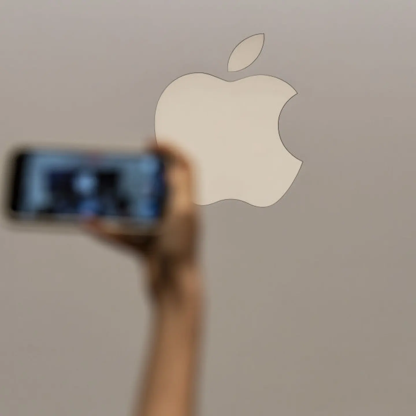 Apple Opens New Shanghai Store as China iPhone Sales Slump