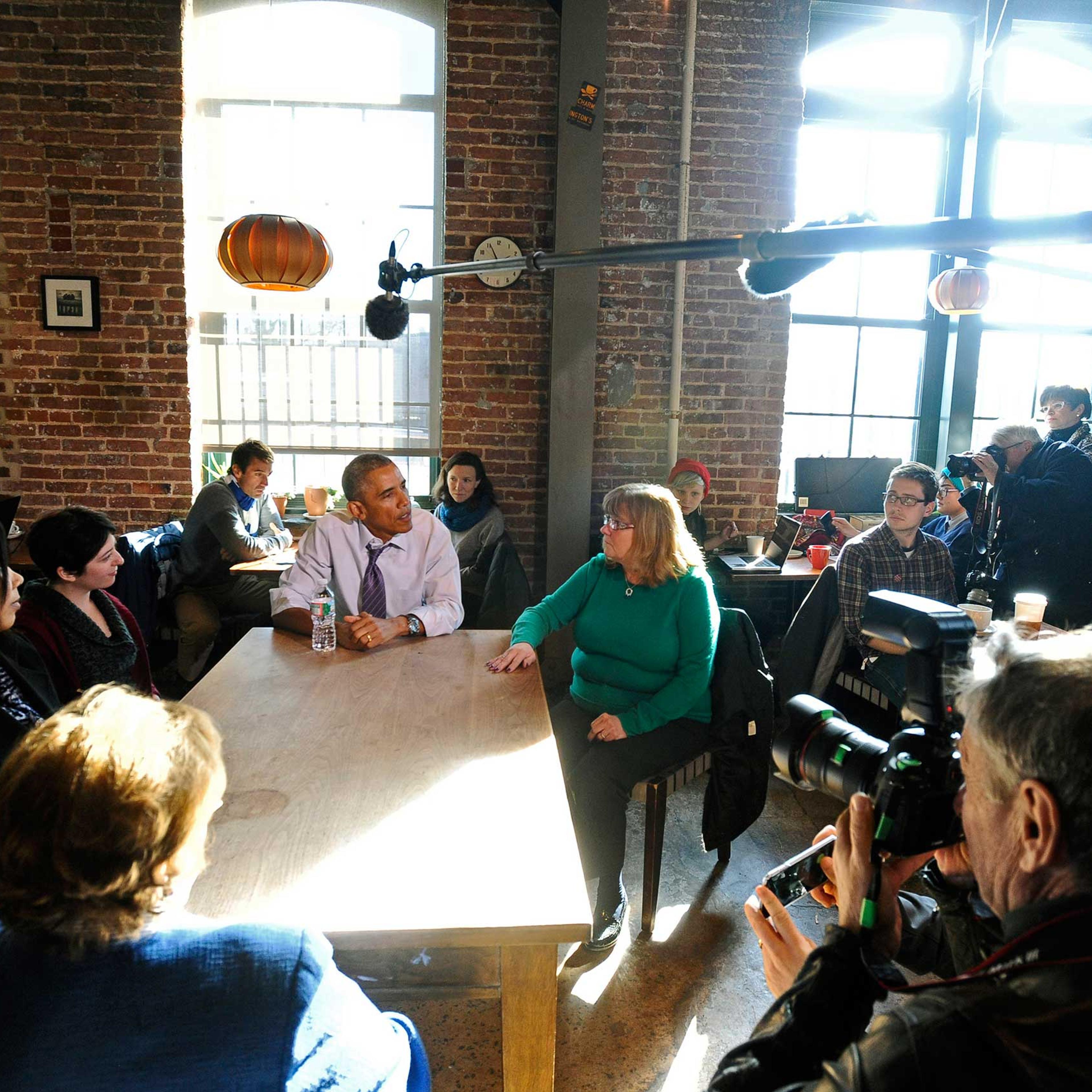 President Barack Obama eats lunch at Charmington's Cafe with Vika Jordan, Amanda Rothschild, and Mary Stein to discuss the needs of all Americans as they balance their families and jobs on Jan. 15, 2015 in Baltimore.