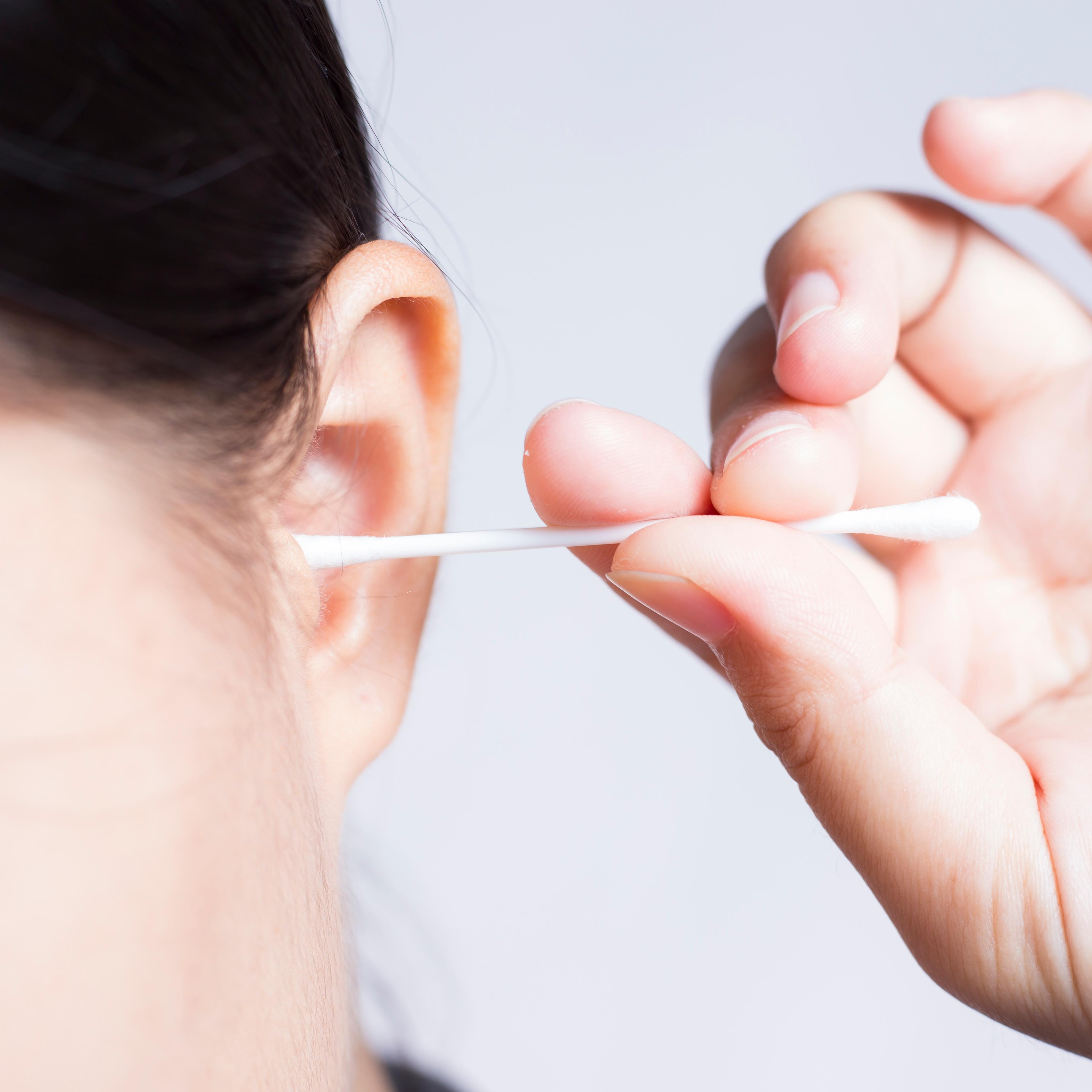 ear-cotton-swab