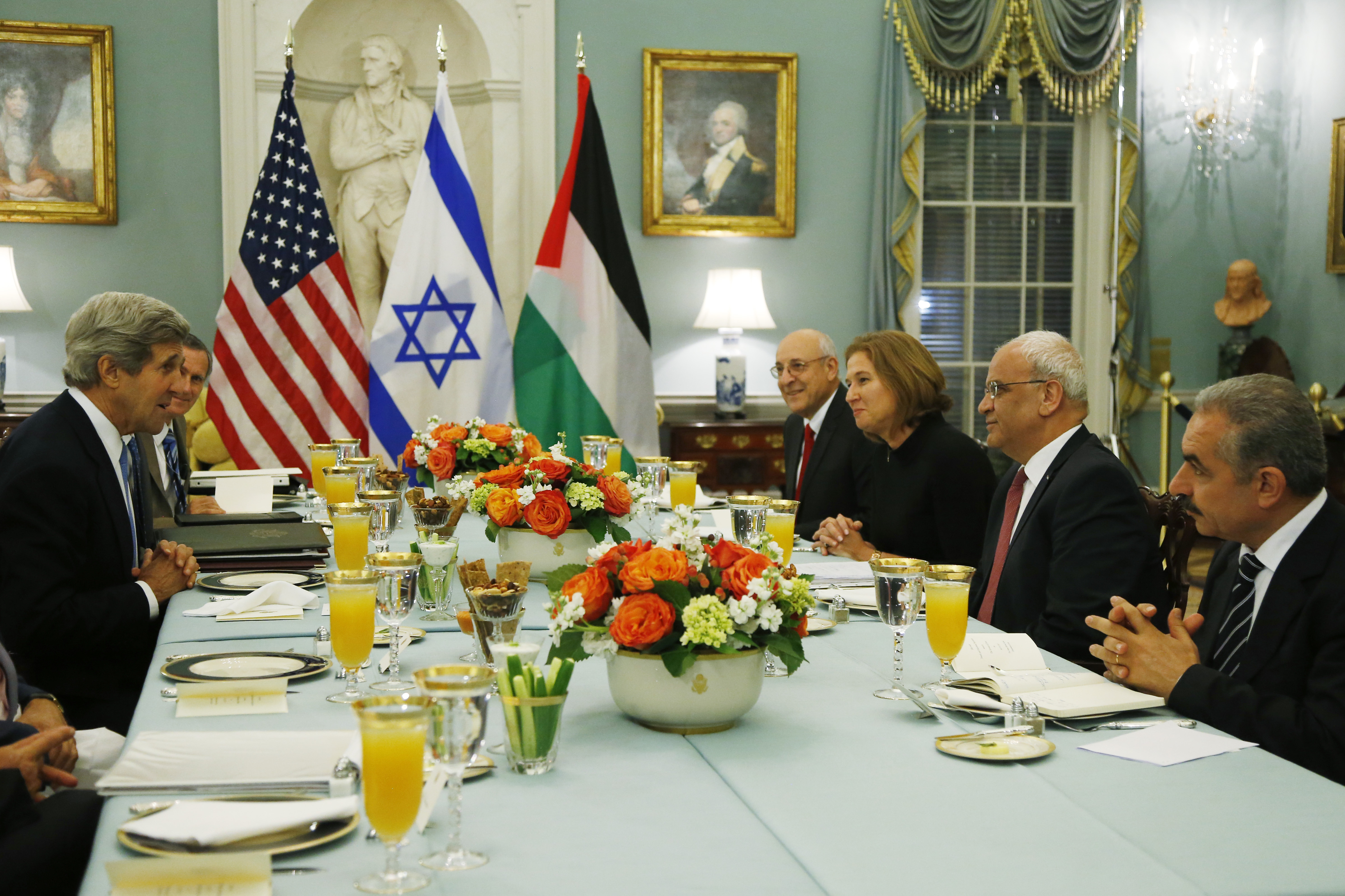 Tzipi Livni, Saeb Erekat, Yitzhak Molcho, Mohammed Shtayyeh, John Kerry