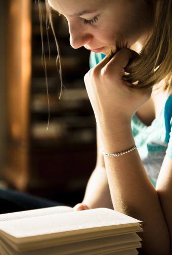 girl-reading