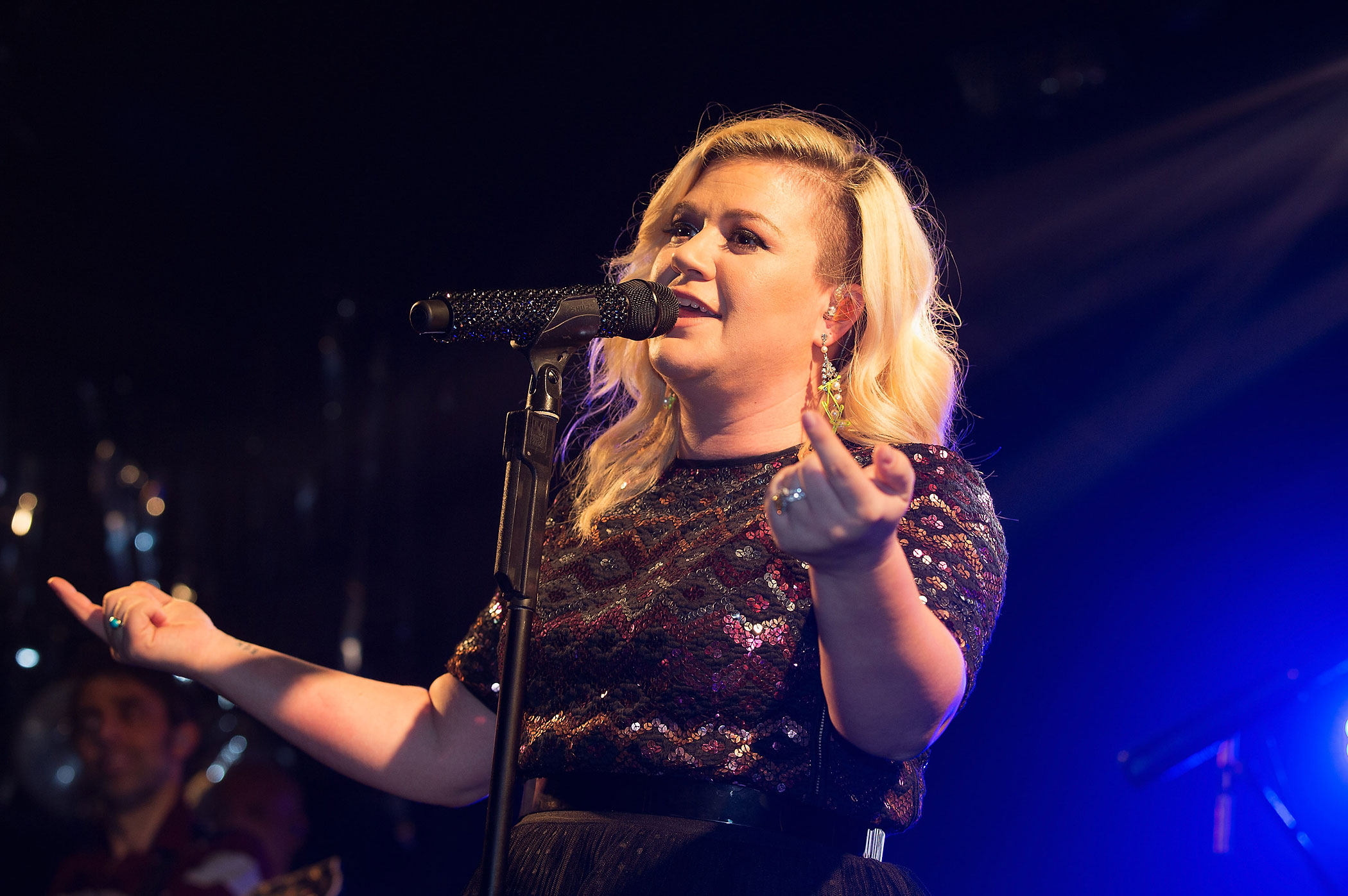 Nick Jonas and Kelly Clarkson Perform Valentine's Gig at G-A-Y