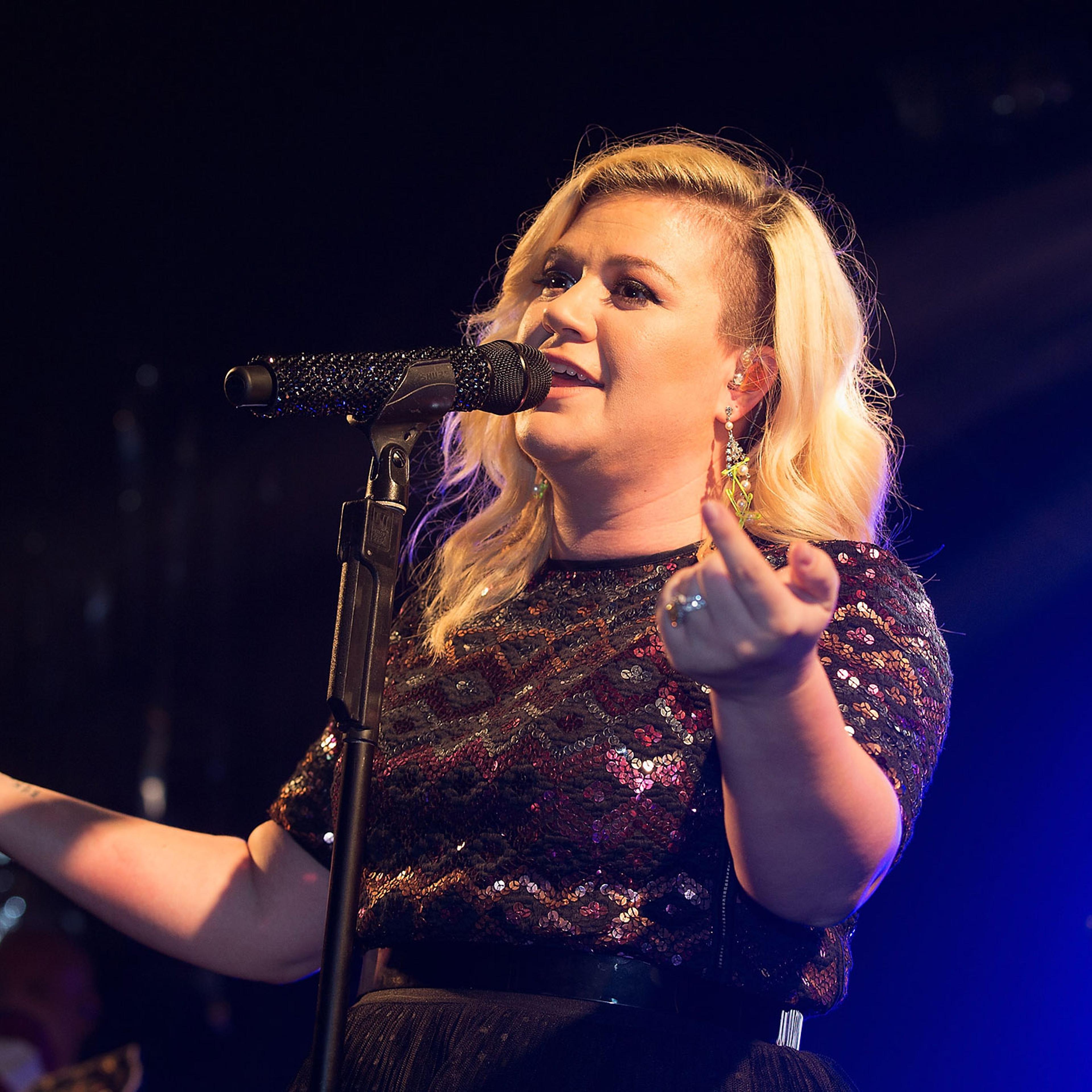 Nick Jonas and Kelly Clarkson Perform Valentine's Gig at G-A-Y