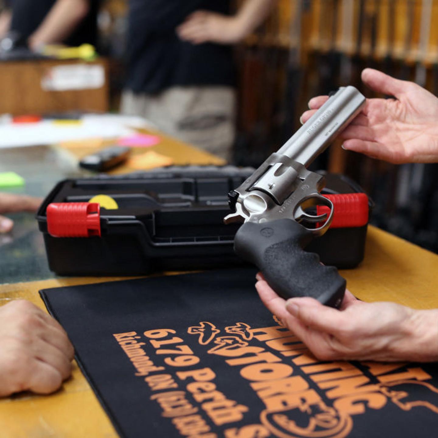 CANADA-POLITICS-GUNS