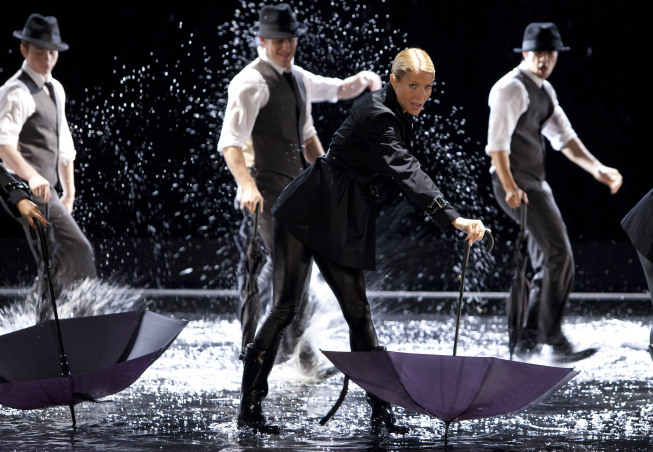 GLEE:  Holly (guest star Gwyneth Paltrow, C) performs "Singing in the Rain" and "Umbrella" with New Directions in "The Substitute" episode of GLEE airing Tuesday, Nov. 16 (8:00-9:00 PM ET/PT) on FOX. ©2010 Fox Broadcasting Co. CR: Adam Rose/FOX