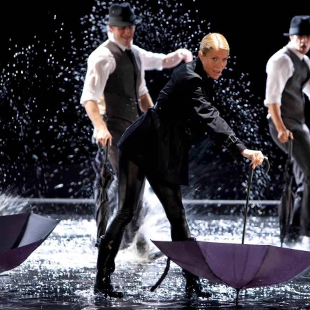GLEE: Holly (guest star Gwyneth Paltrow, C) performs "Singing in the Rain" and "Umbrella" with New Directions in "The Substitute" episode of GLEE airing Tuesday, Nov. 16 (8:00-9:00 PM ET/PT) on FOX. ©2010 Fox Broadcasting Co. CR: Adam Rose/FOX