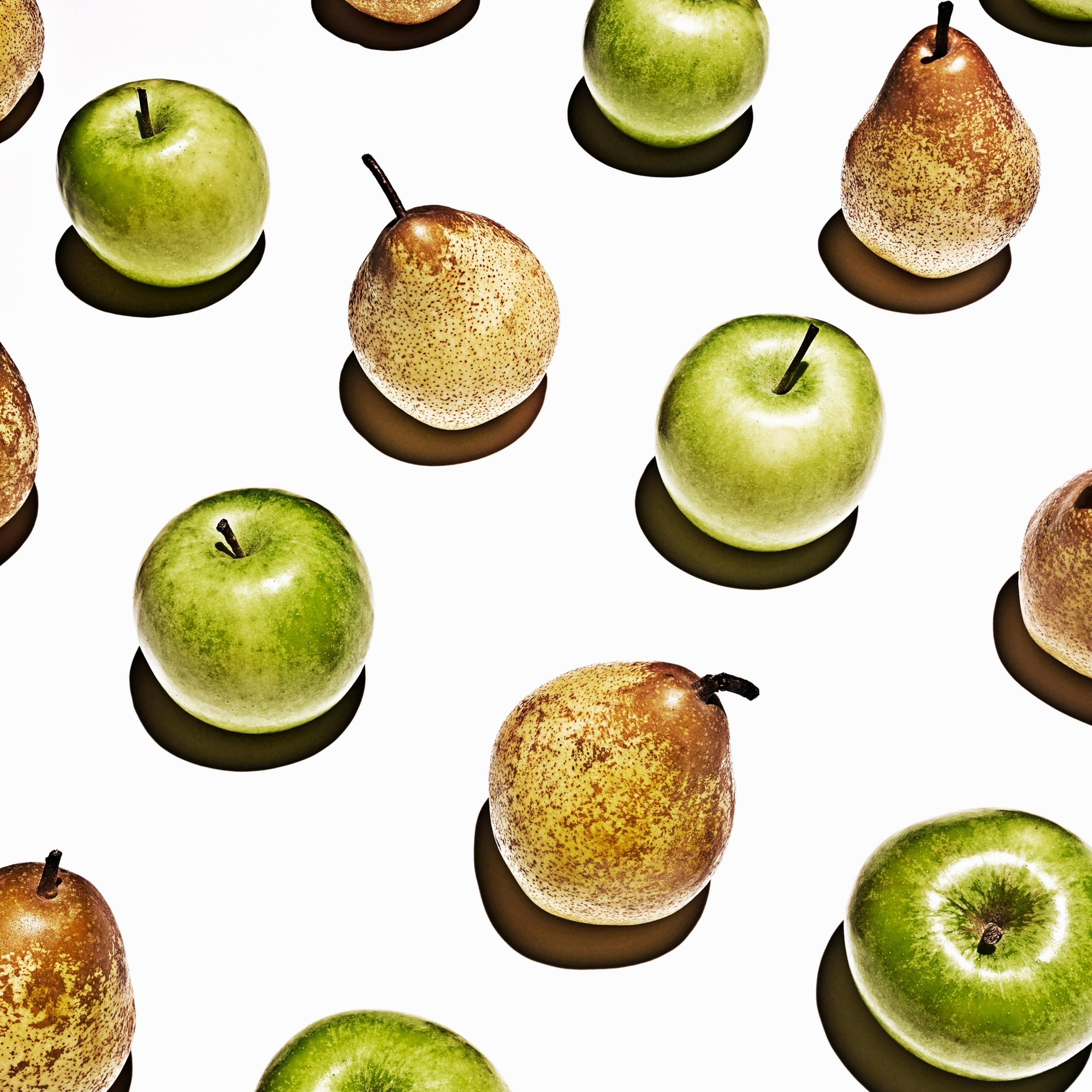 Apples and pears in grid pattern