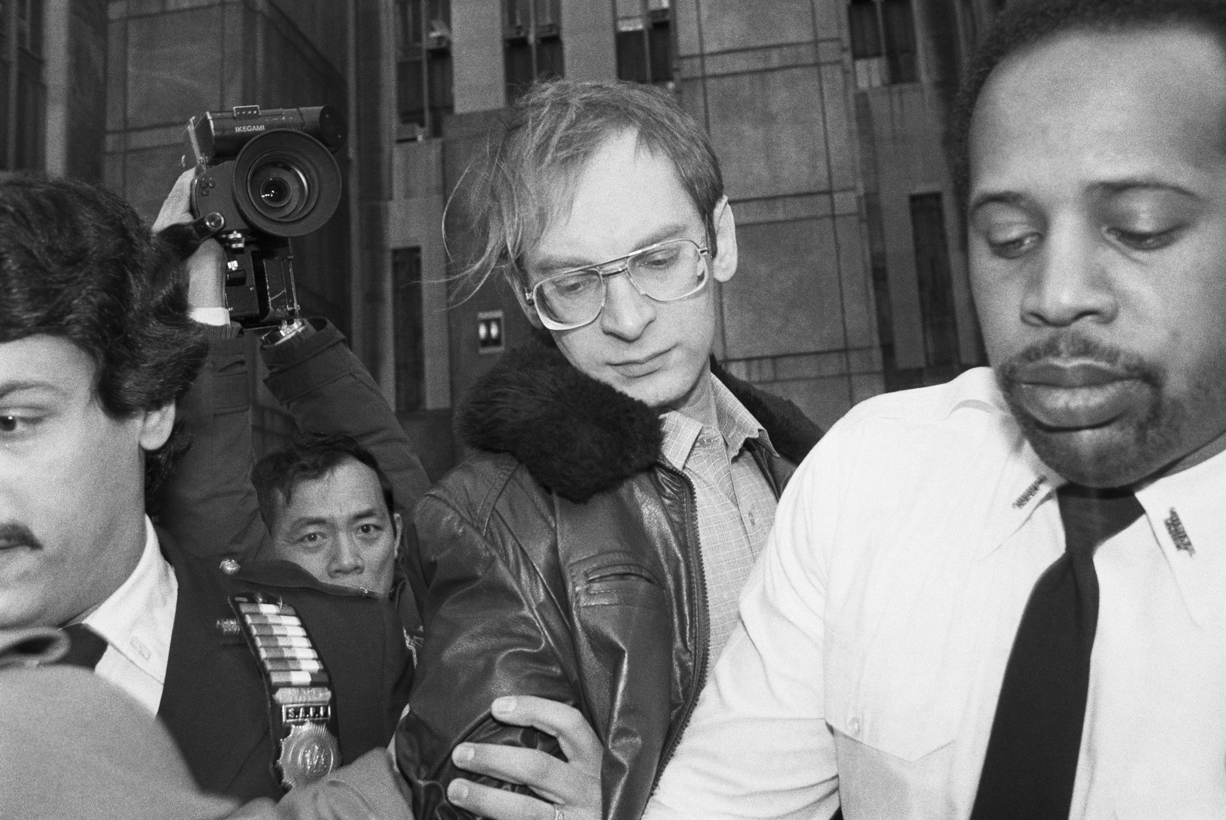 Police escort Bernhard Goetz out of a New York courthouse