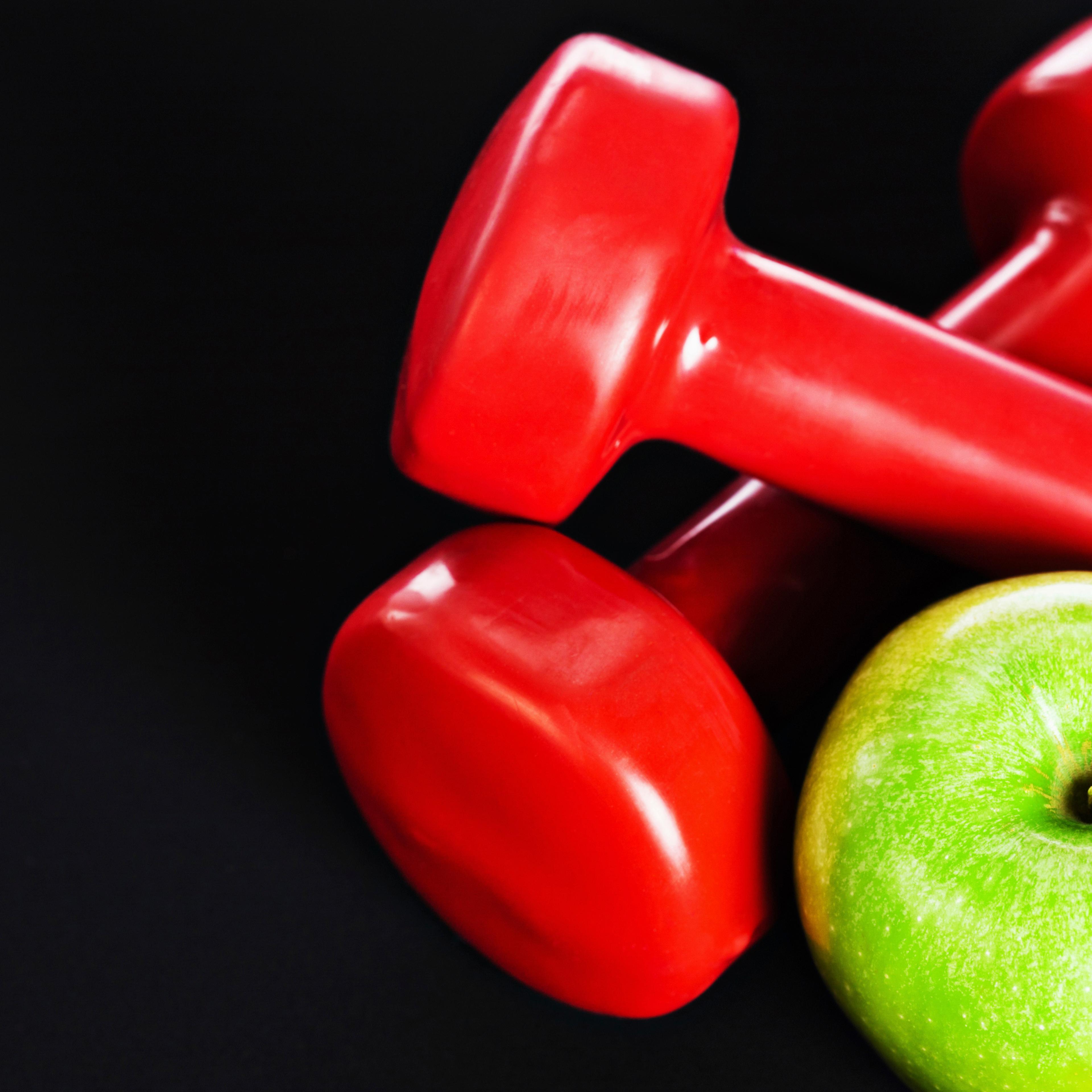 red-dumbbells-green-apple