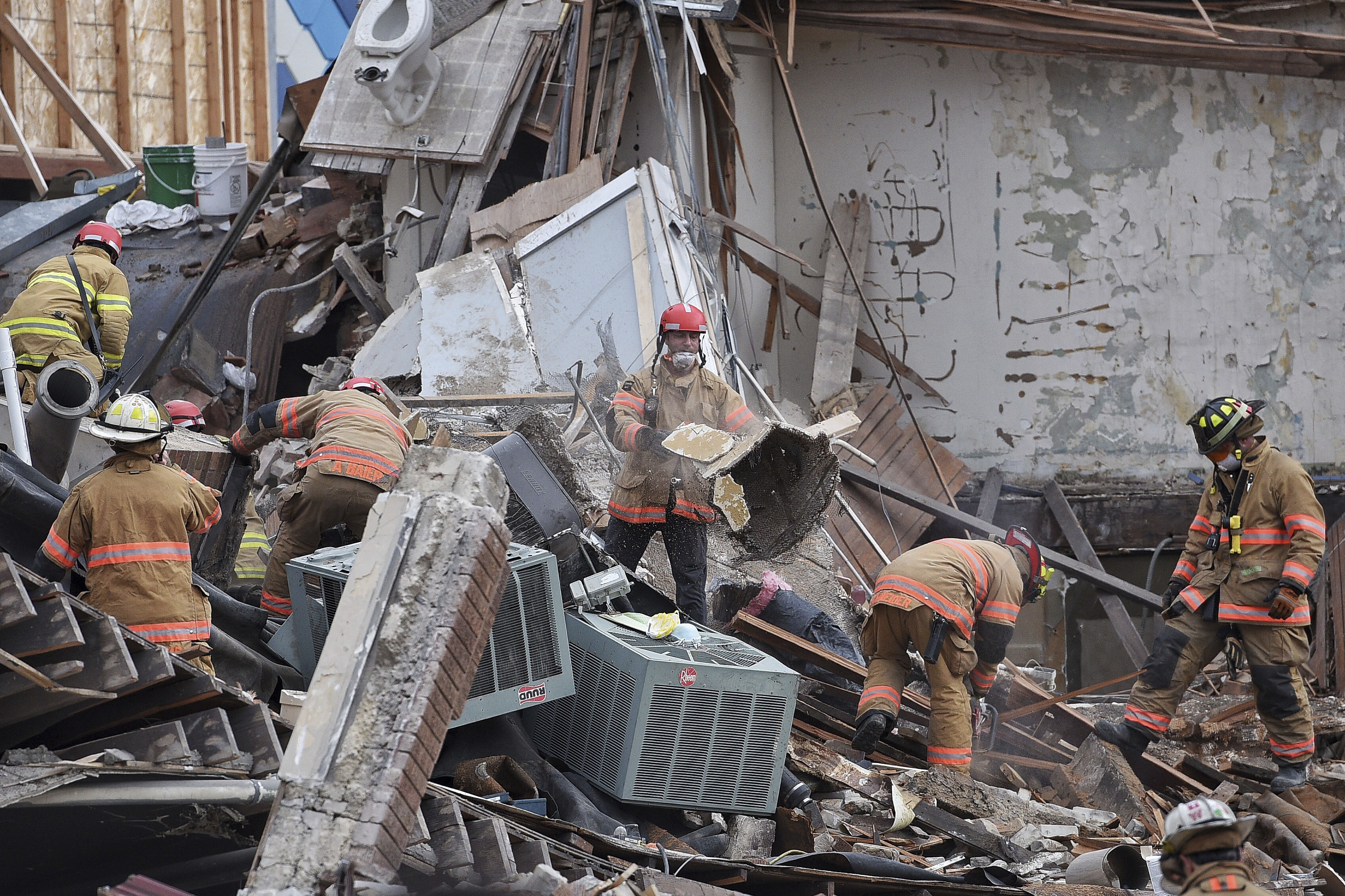 Emergency crews clear debris at the scene of building collapse in Sioux Falls, S.D., Dec. 2, 2016.