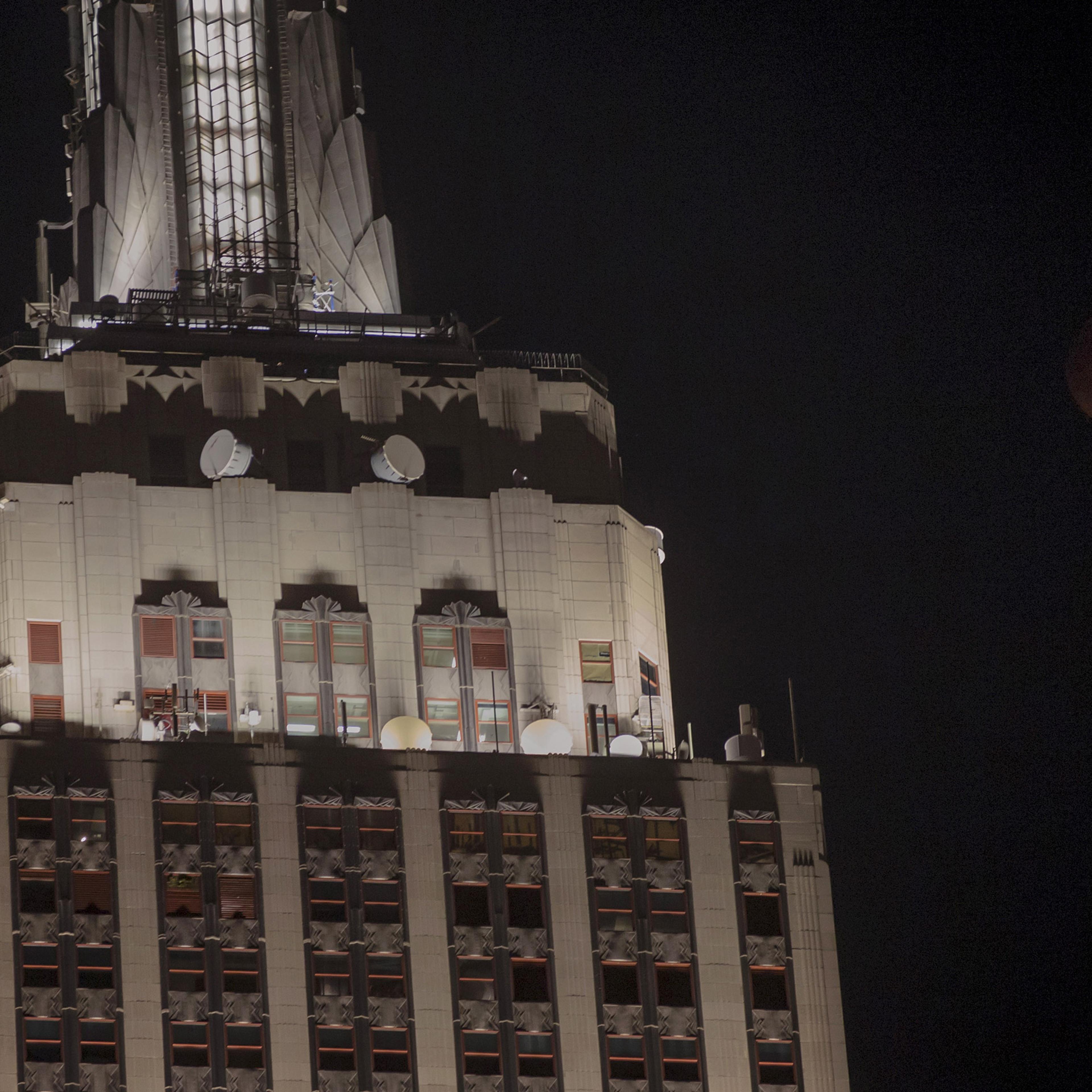 A supermoon is seen rising beside the Empire State Building in Manhattan, New York September 27, 2015. Sky-watchers around the world are in for a treat Sunday night and Monday when the shadow of Earth casts a reddish glow on the moon, the result of rare