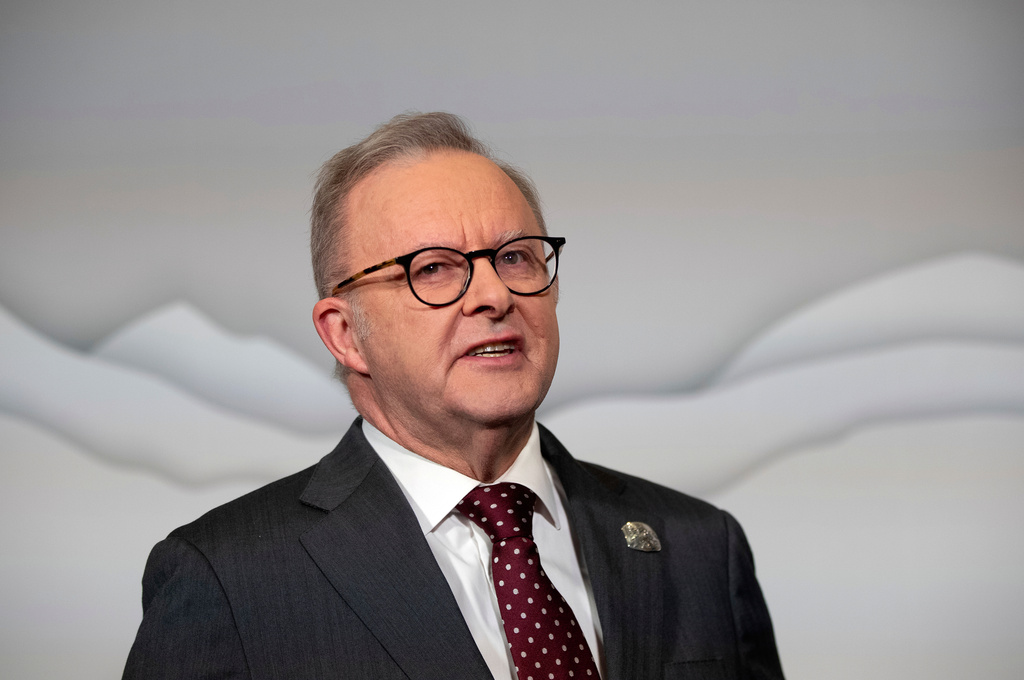 Australia’s PM Apologizes for ‘Inappropriate’ Comment About Kylie Minogue Australia’s PM Apologizes for ‘Inappropriate’ Comment About Kylie Minogue