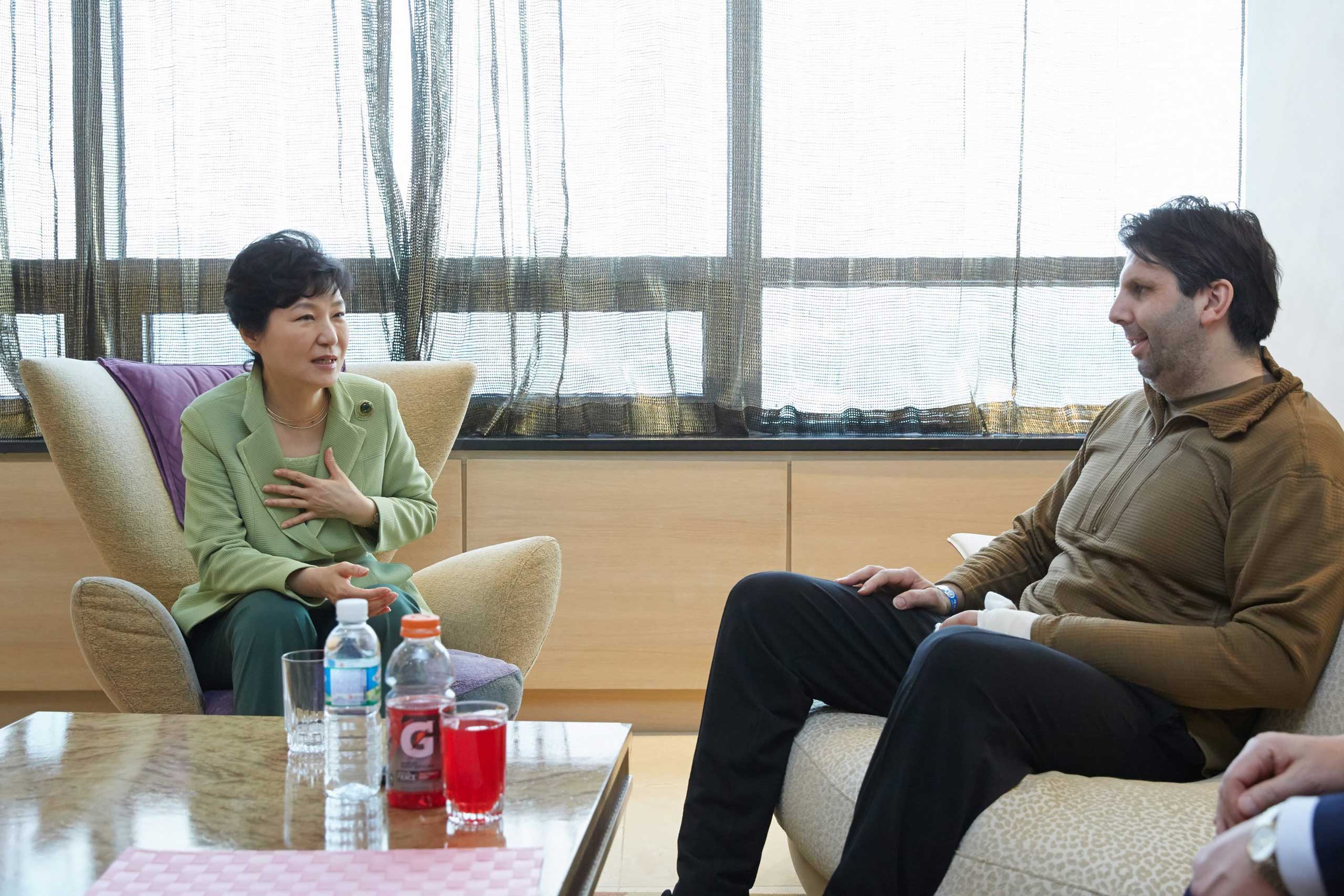 President Park Geun-hye with injured US Ambassador Mark Lippert