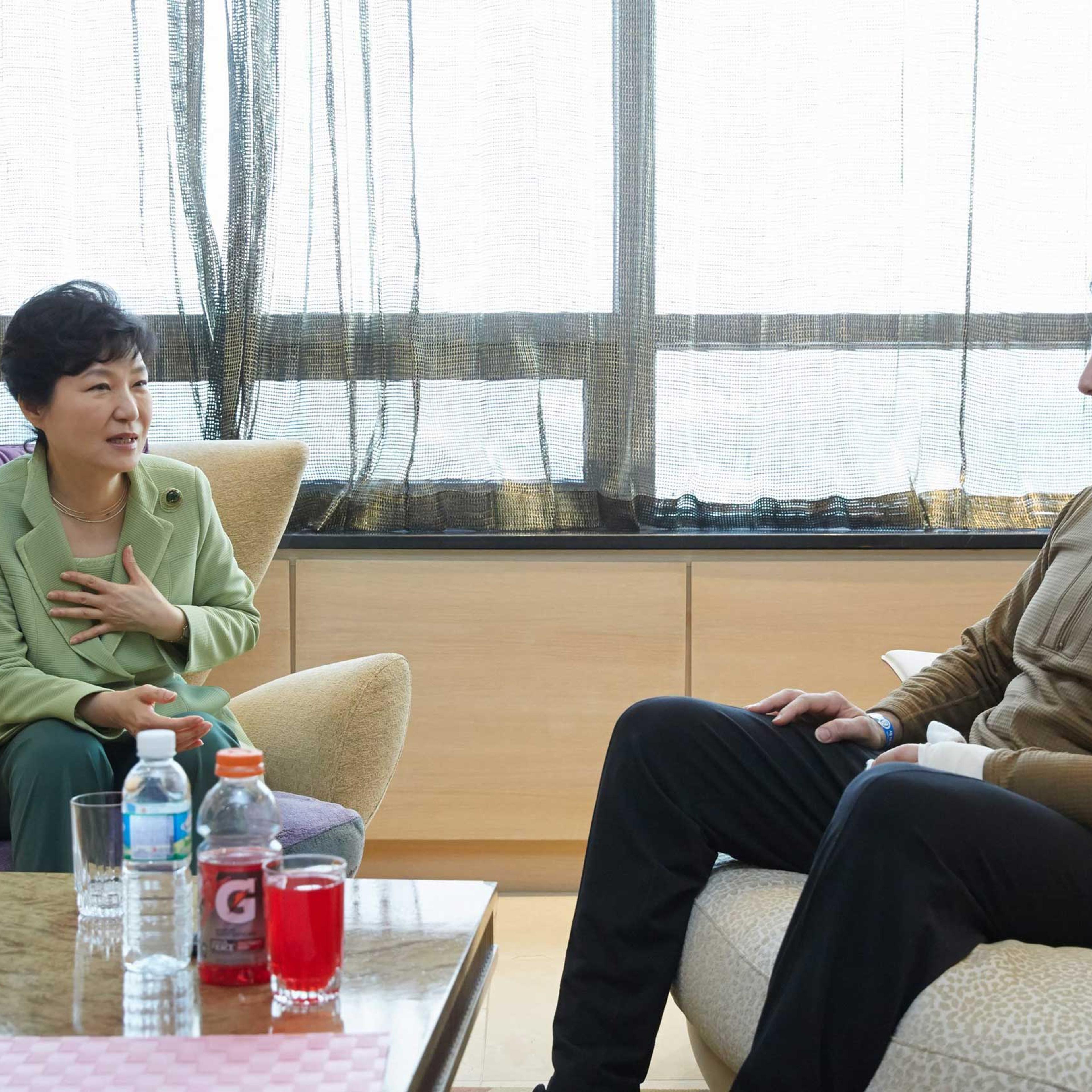 President Park Geun-hye with injured US Ambassador Mark Lippert
