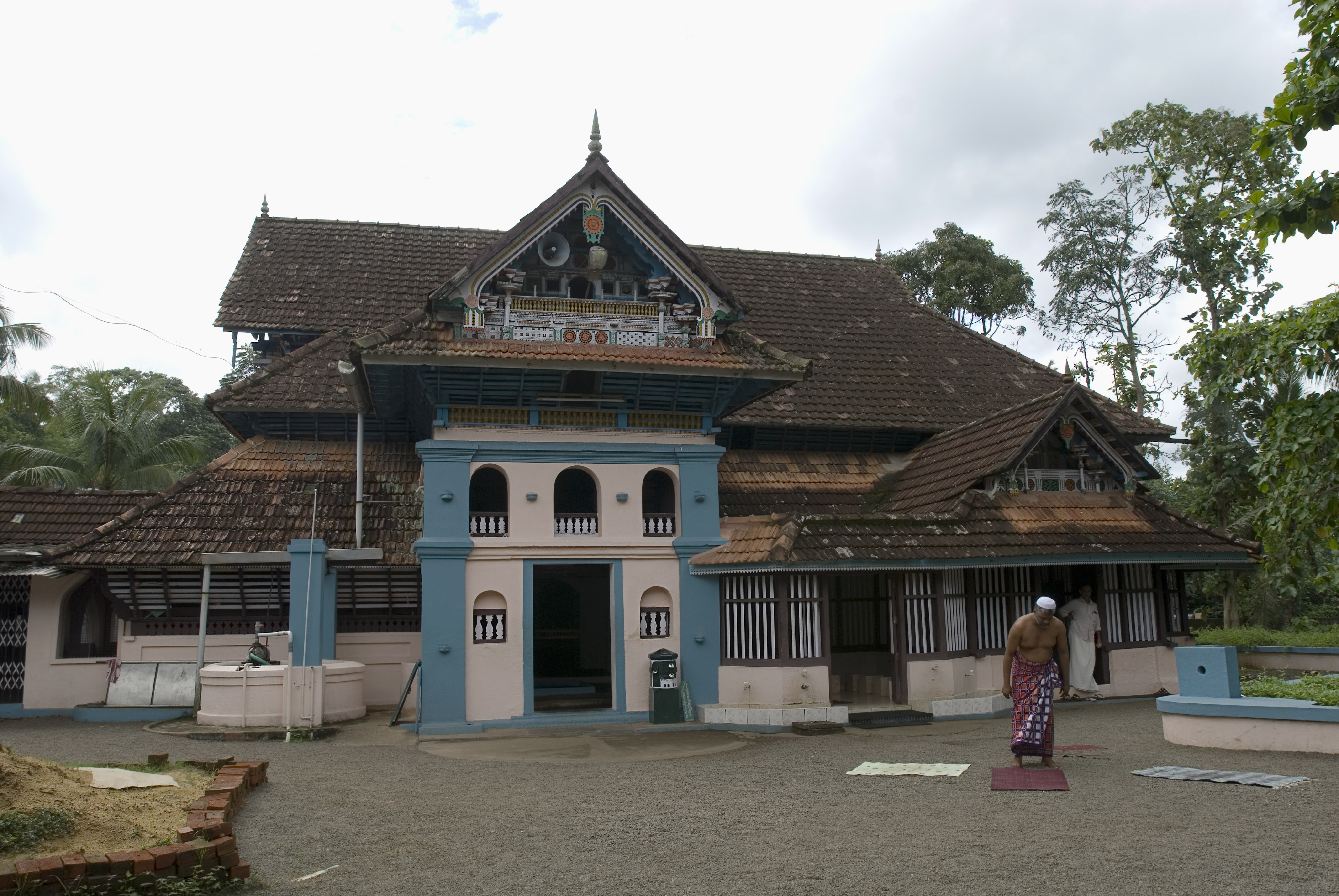 kerala mosque women 1000 years