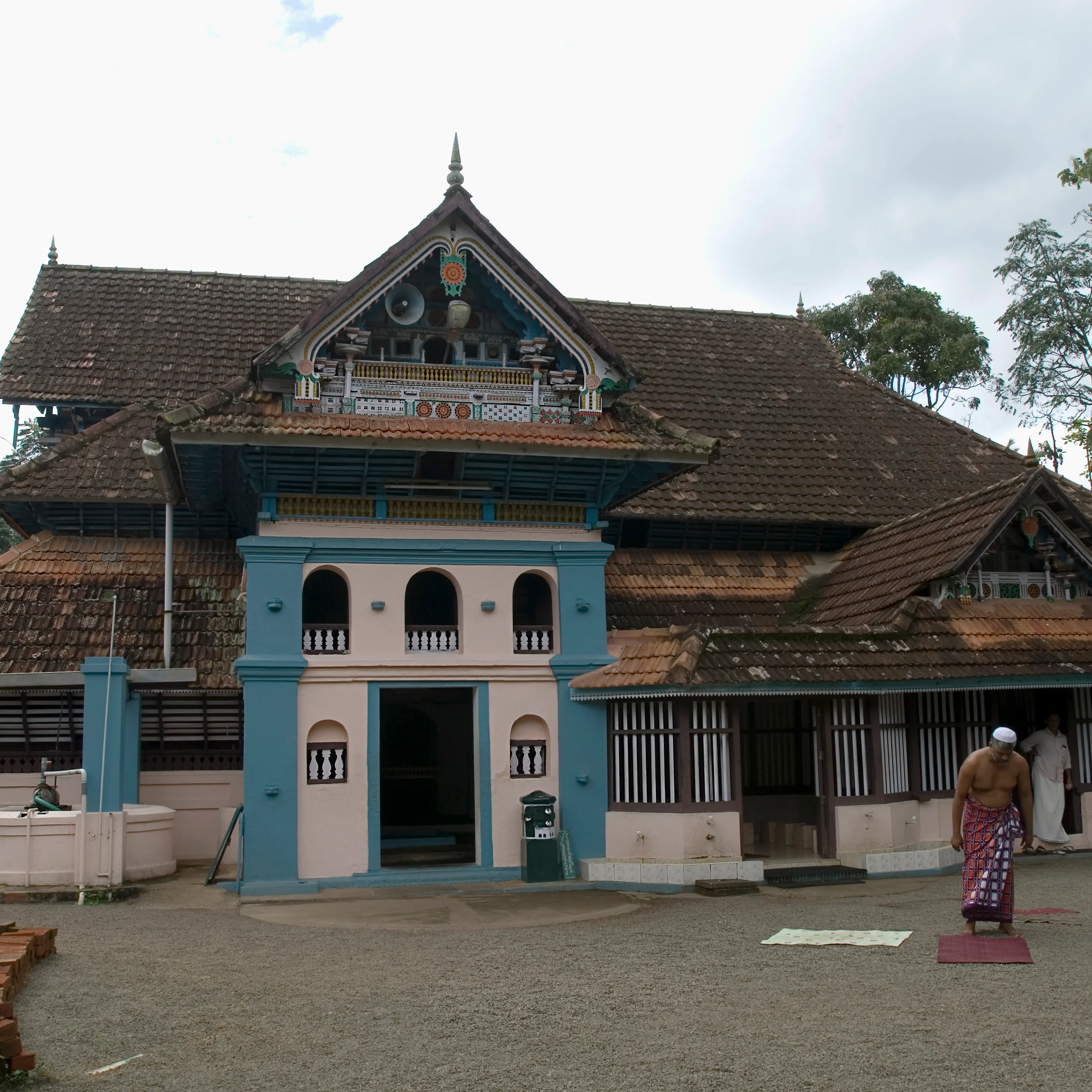 kerala mosque women 1000 years