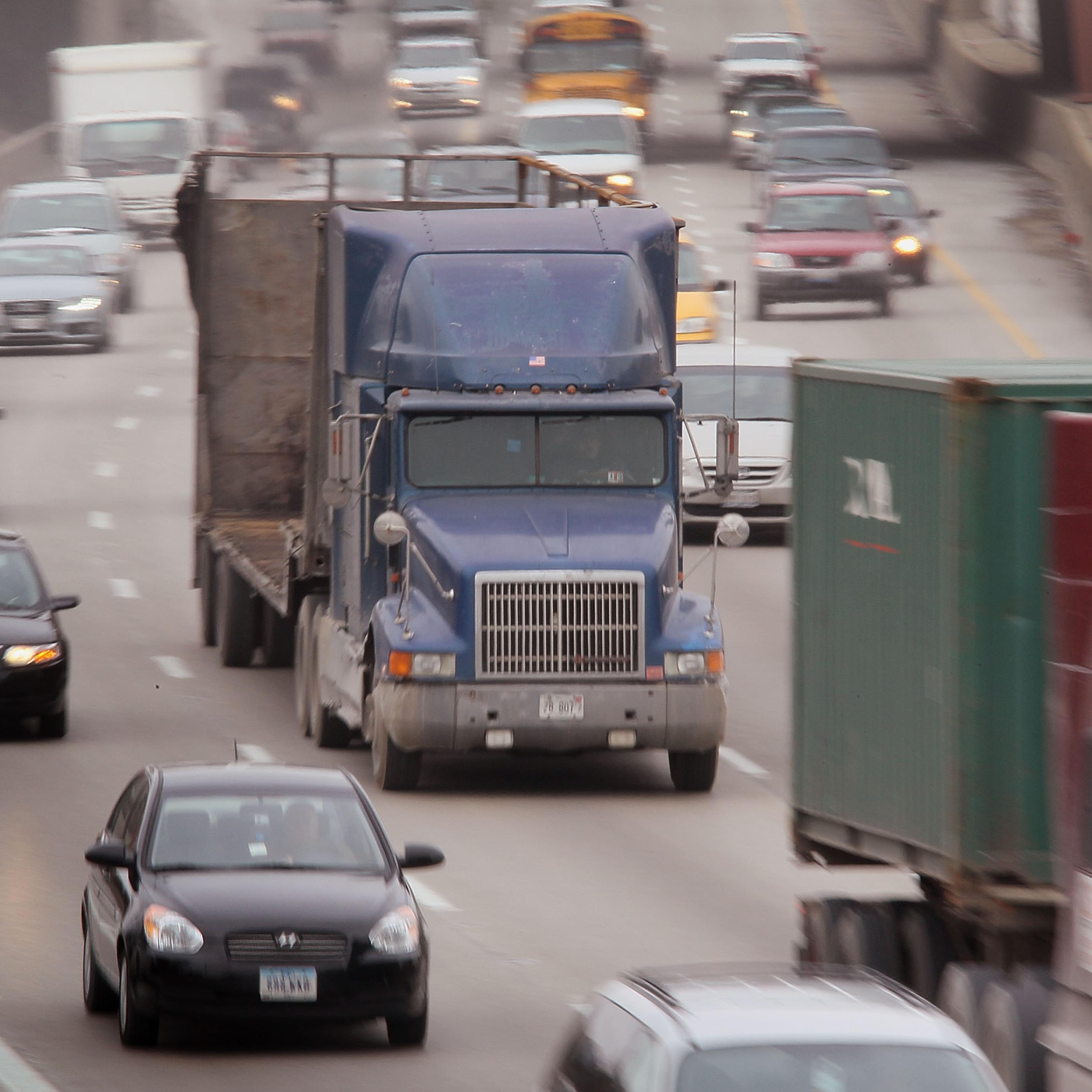 Trans. Secretary Bans Texting For Truckers And Other Commercial Drivers