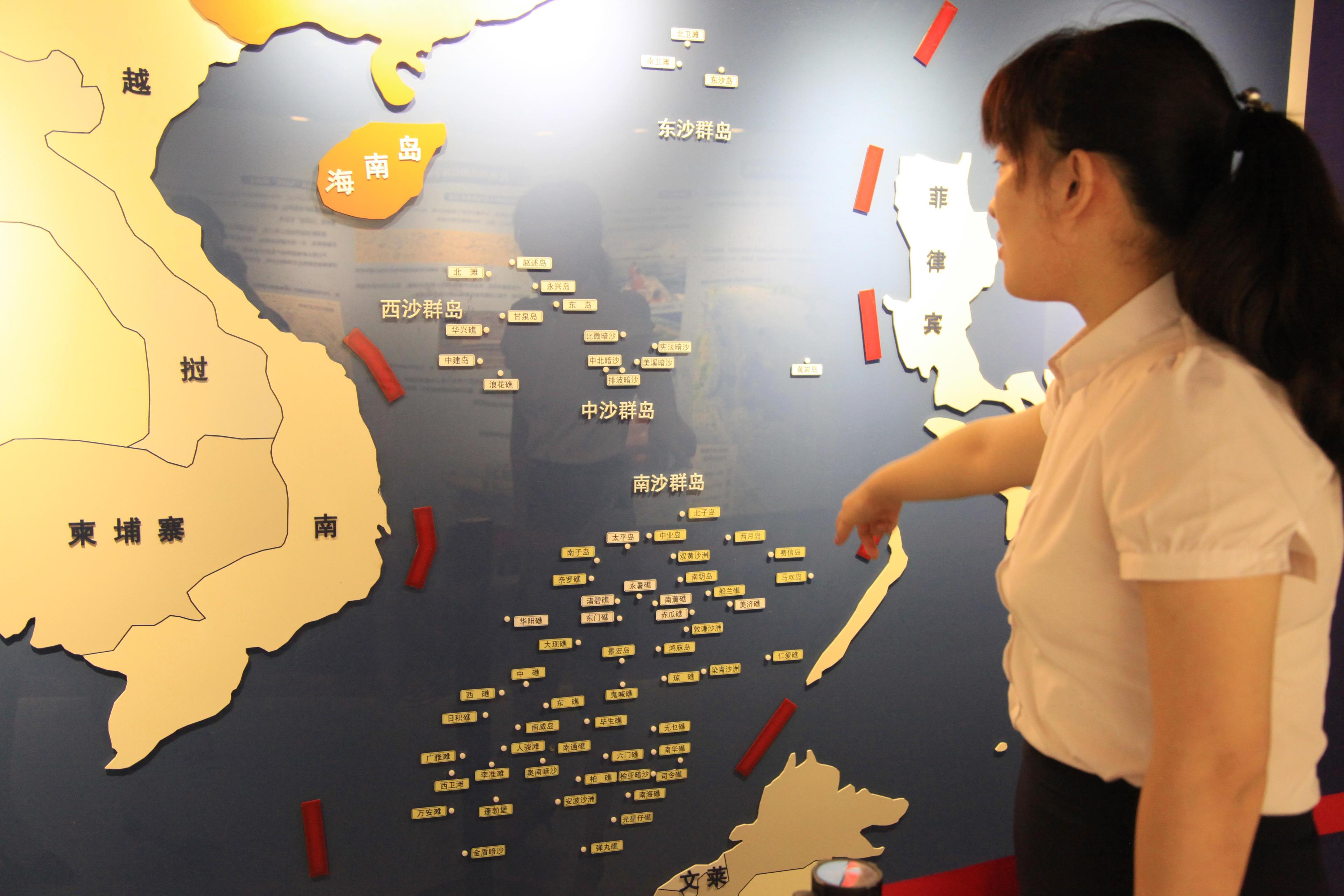 Citizens Visit Nanjing Ocean National Defense Education Museum