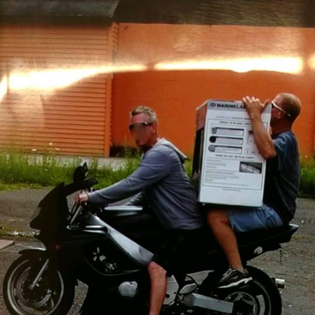 Niles Police Officers chased two men who allegedly stole a fish tank from a Petsmart in Niles, Ohio.