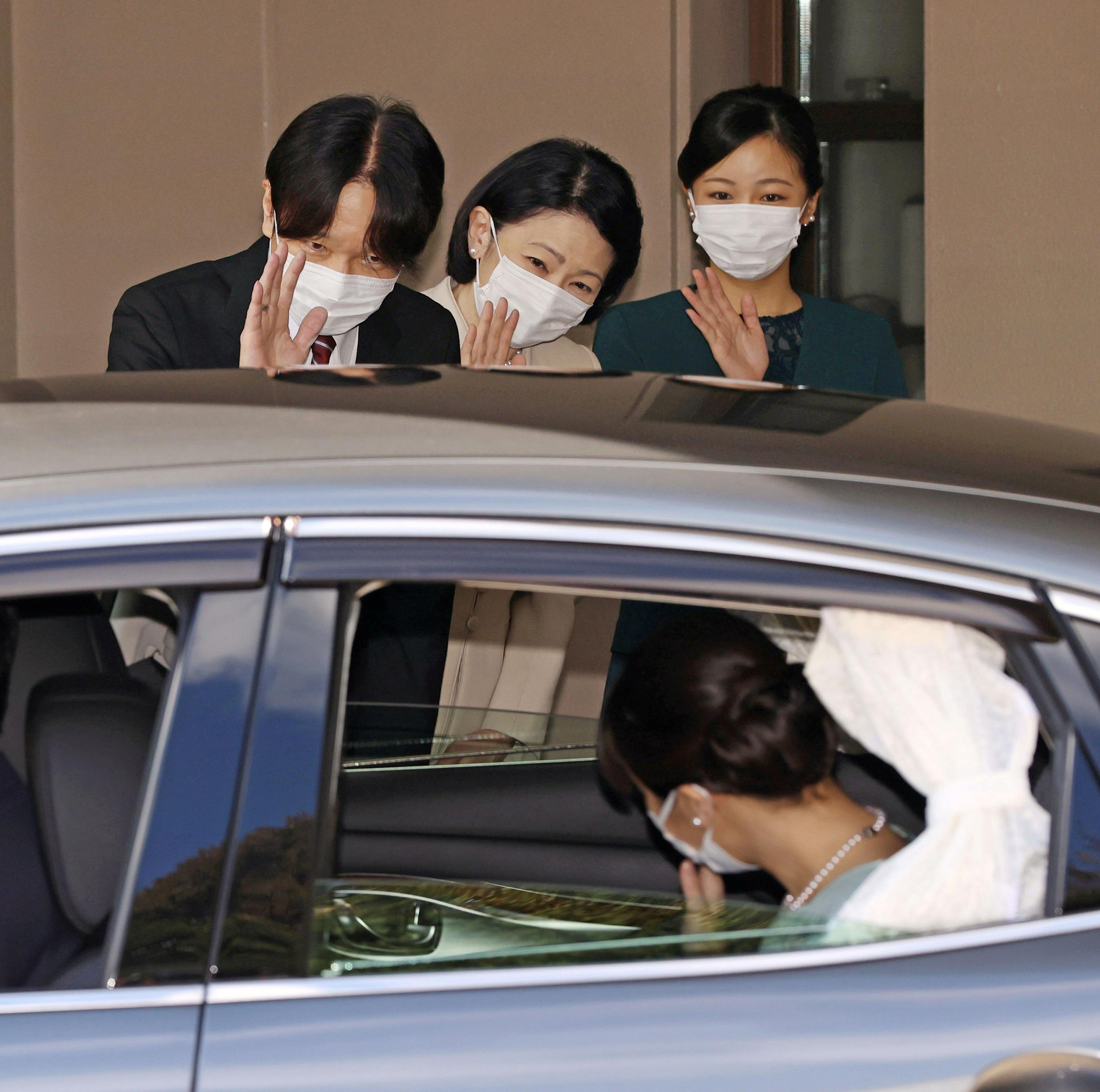 japanese princess mako wedding dress Images of the Week: Princess Mako of Japan Marries Kei Komuro