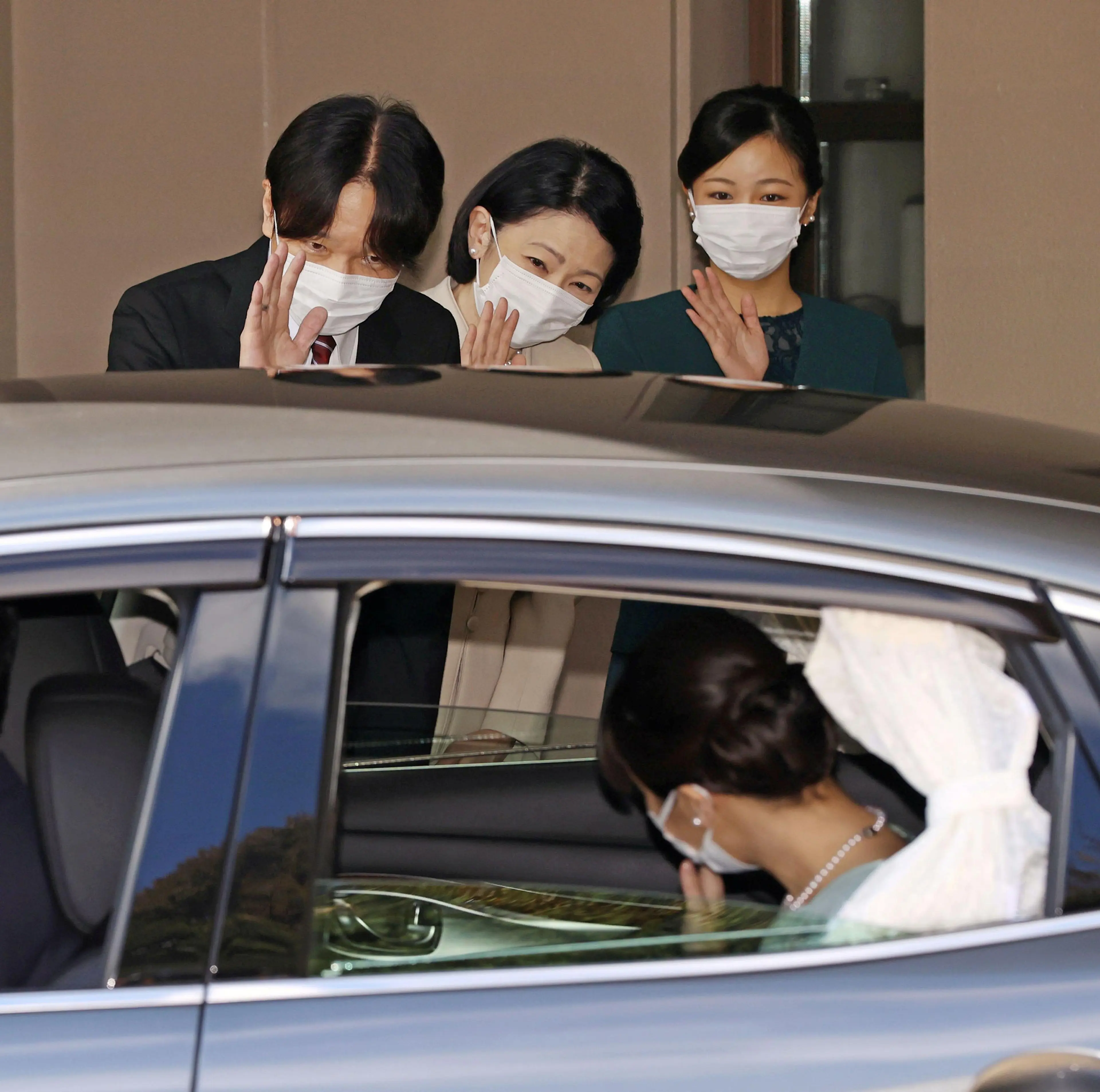 japanese princess mako wedding dress Images of the Week: Princess Mako of Japan Marries Kei Komuro