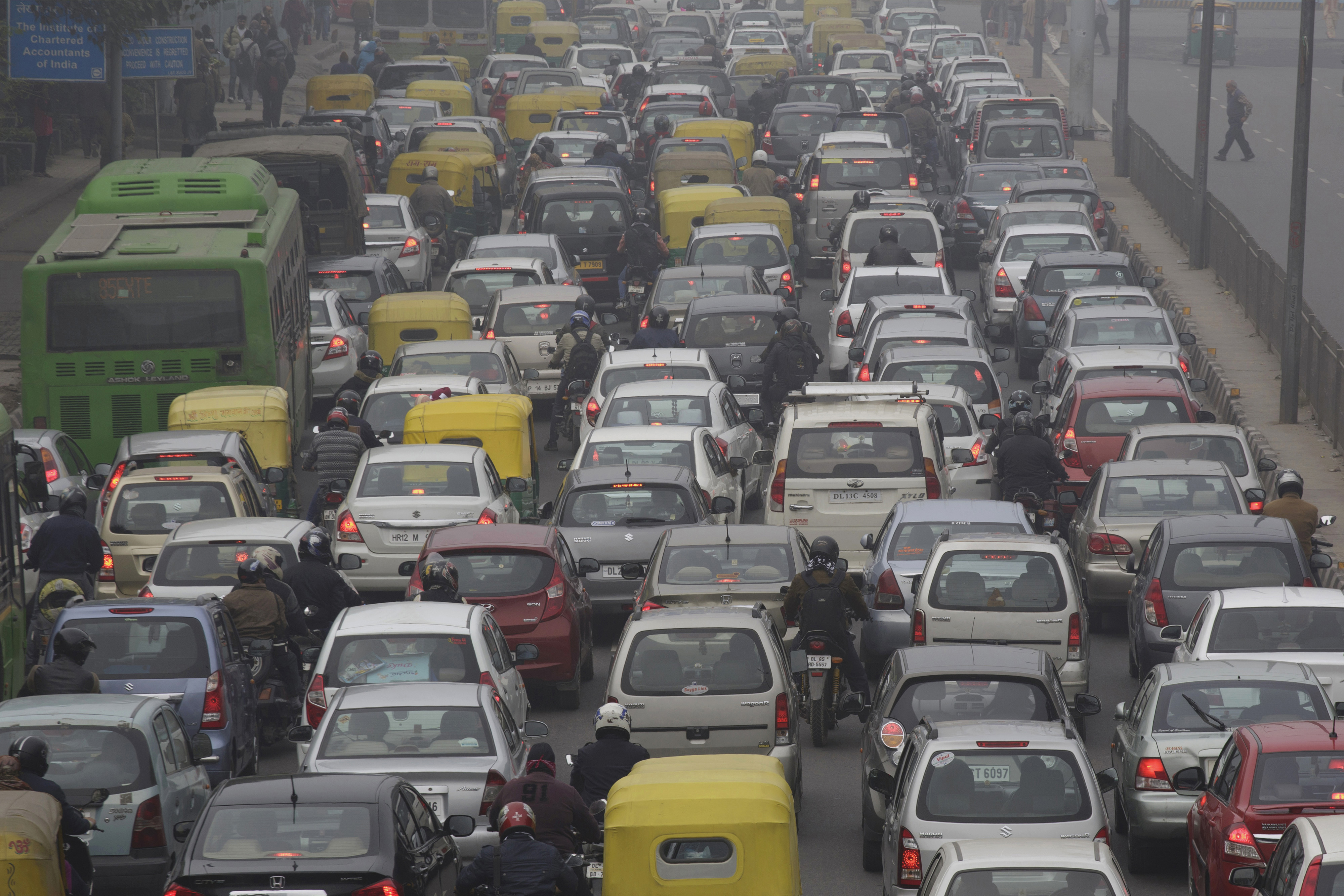 Traffic make way in haze mainly caused by air pollution in Delhi, India on January 20, 2014. Air pollution in India exceeds that of China as diesel fuel subsidies encourage ownership of polluting vehicles. (Kuni Takahashi/Bloomberg)