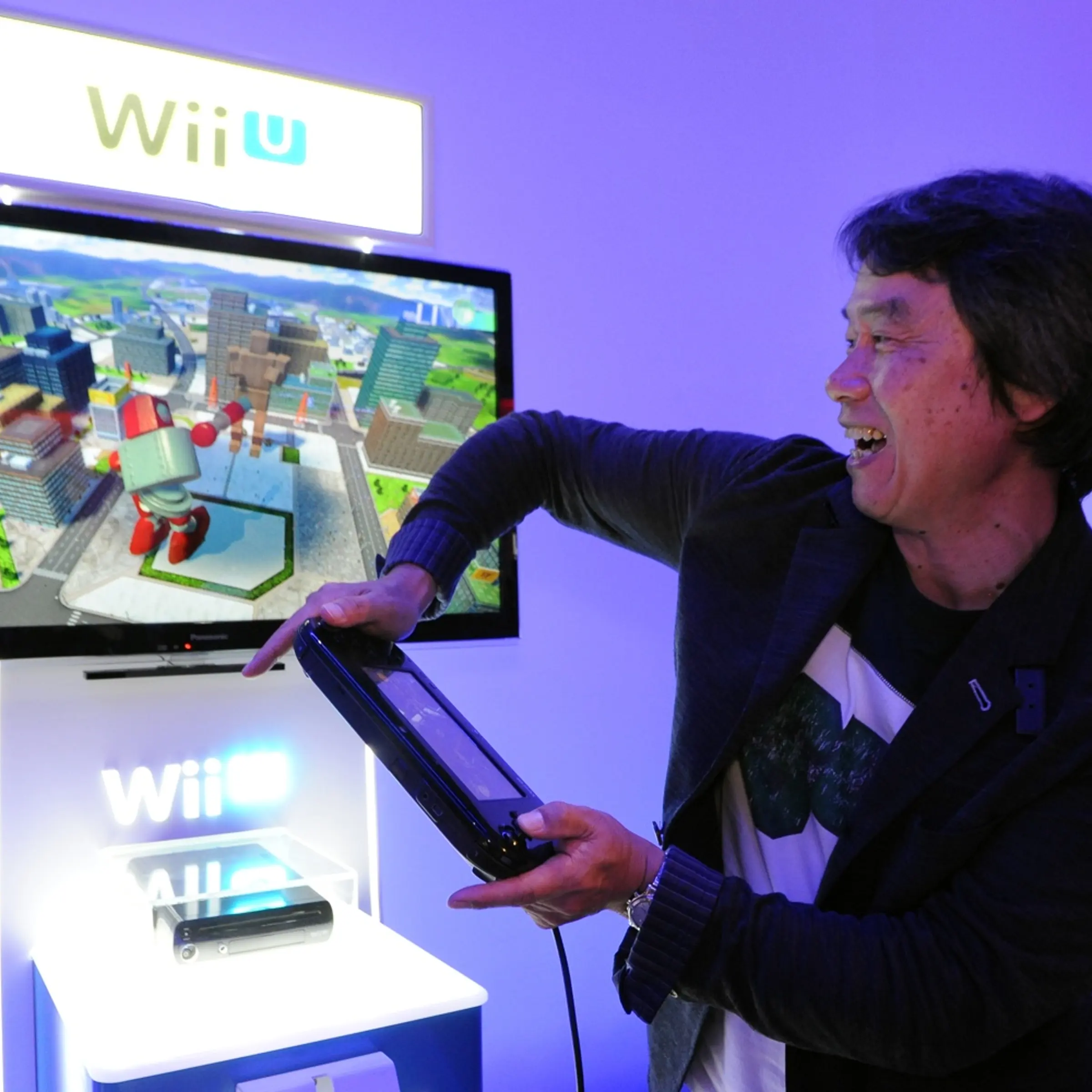 Shigeru Miyamoto plays Project Giant Robot, using the GamePad's motion control sensors to move the robot's torso.