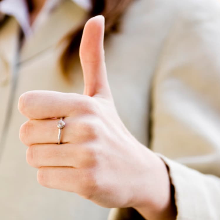 businesswoman-thumbs-up