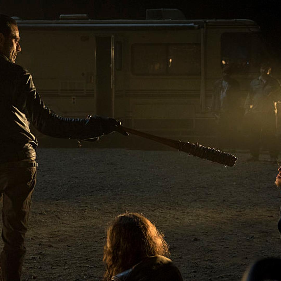 Jeffrey Dean Morgan as Negan, Steven Yeun as Glenn Rhee - The Walking Dead _ Season 7, Episode 1
