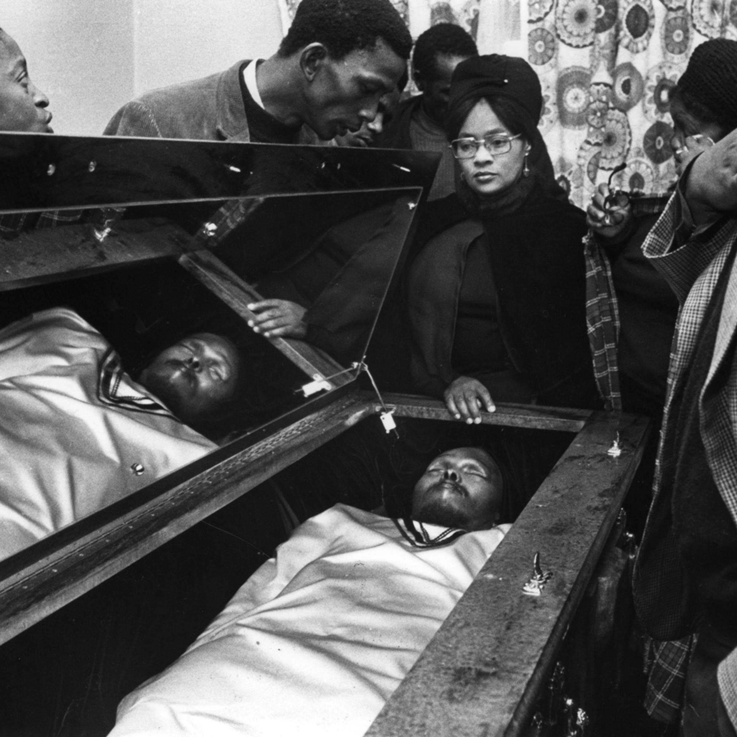 Mourners gather to pay their last respects as Steve Biko's body lies in state in his home before the funeral, attended by 20,000 mourners at King William's Town. 1977.