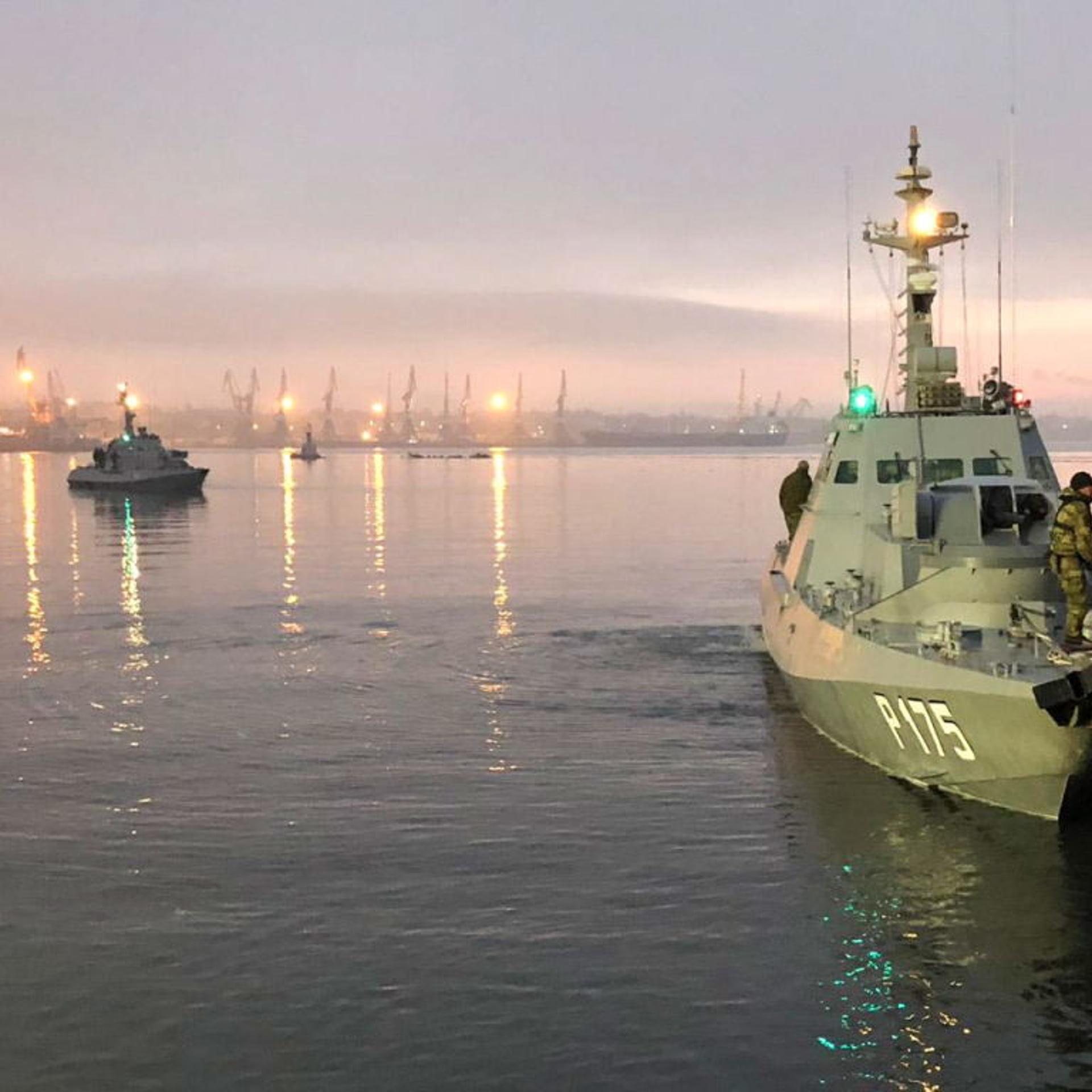 Ukrainian Navy ships tugged to Kerch Seaport