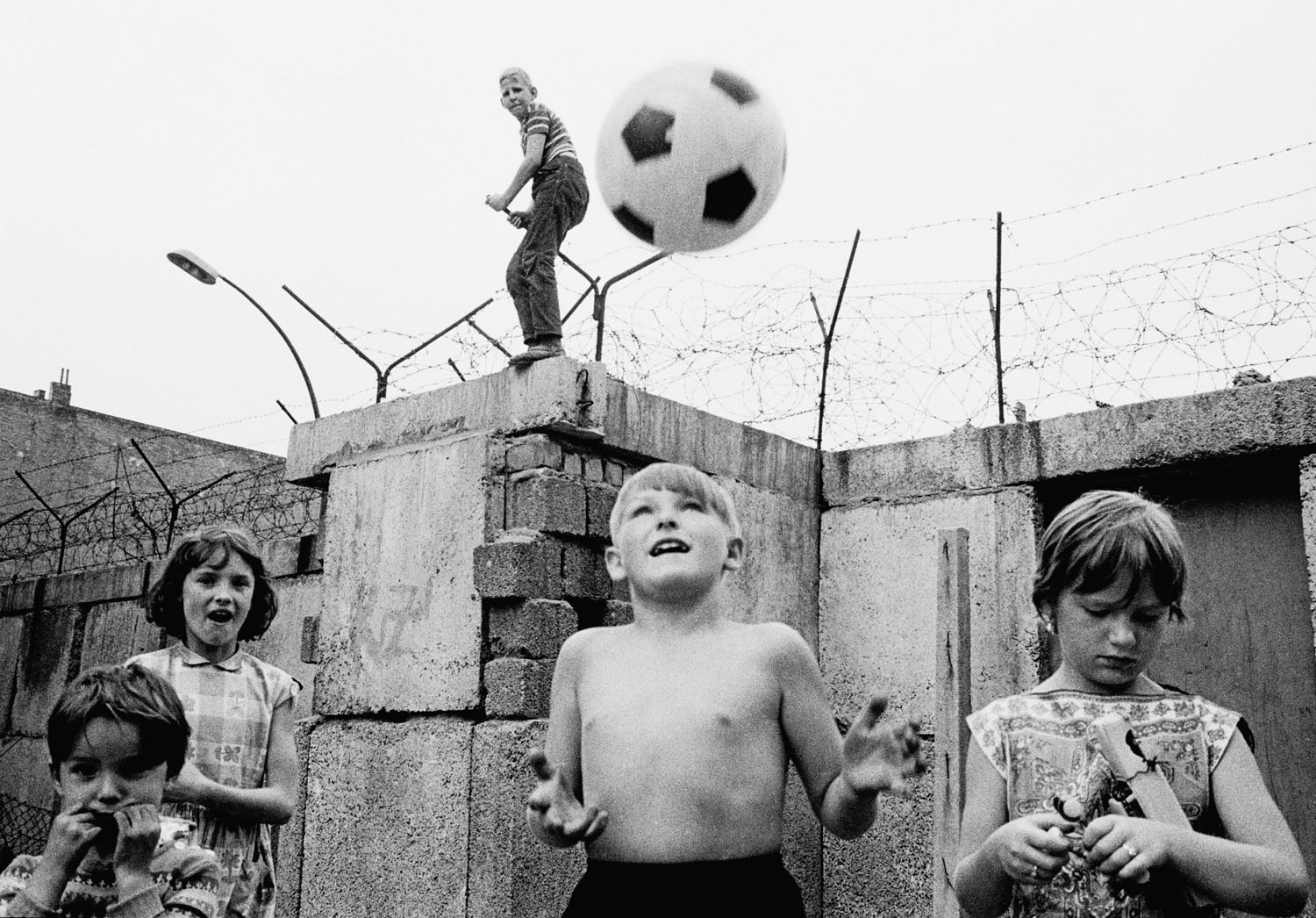 West Berlin, 1963. Children playing at the Berlin neighborhood of Wedding. 

