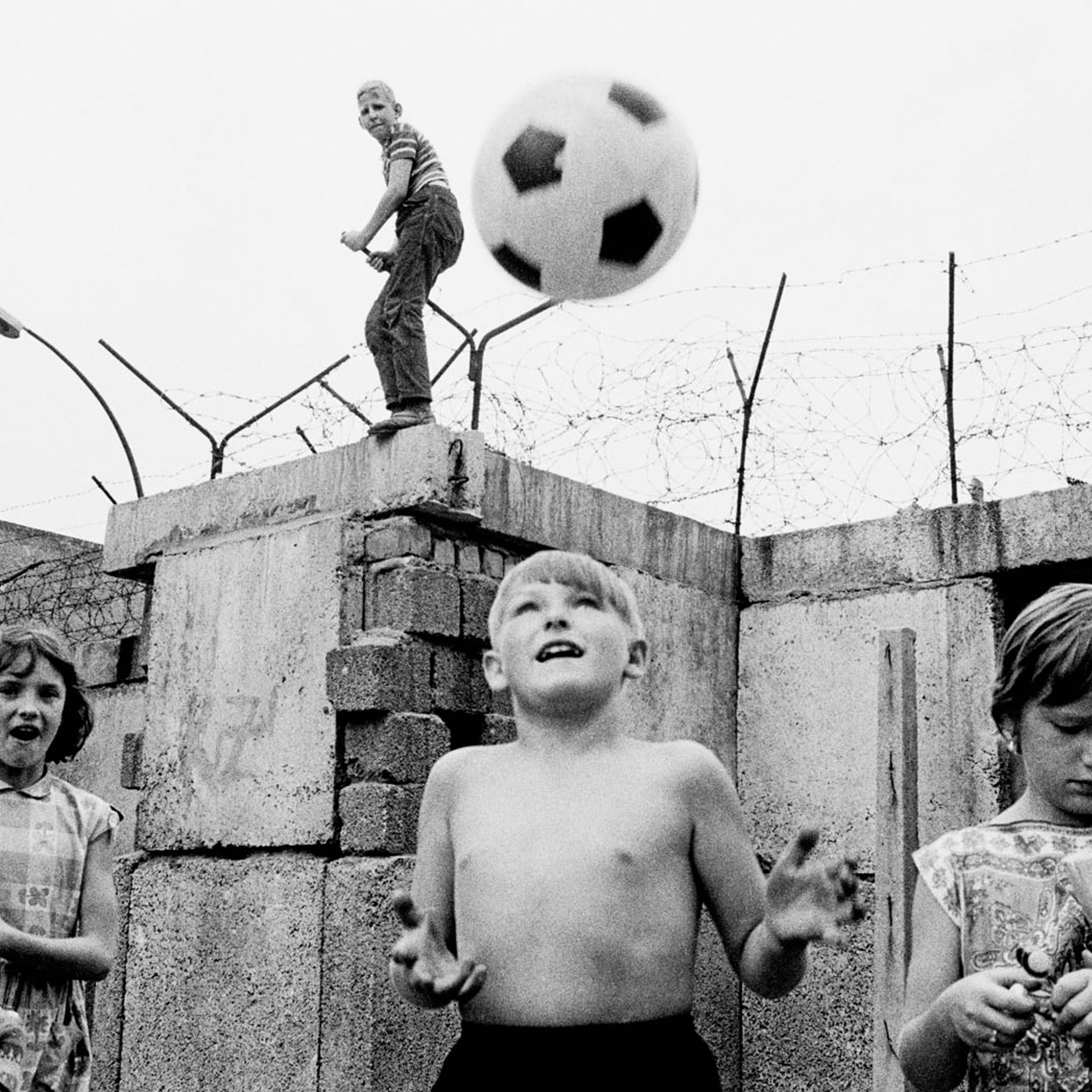 West Berlin, 1963. Children playing at the Berlin neighborhood of Wedding.